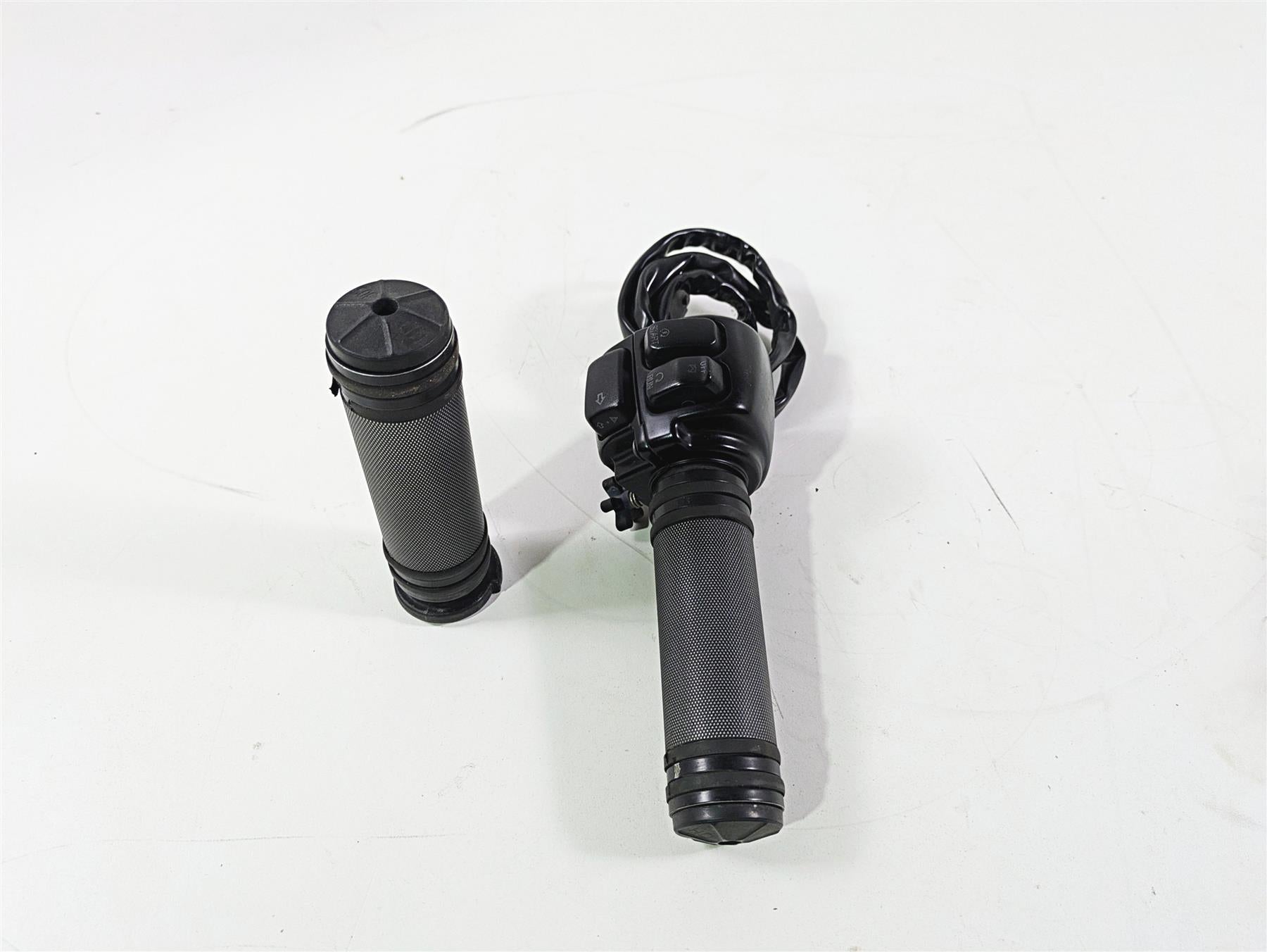 2016 Harley VRSCDX Night Rod Right Hand Control Switch 71684-06A 71621-08 {{ shop.shopifyCountryName }} - Mototech271