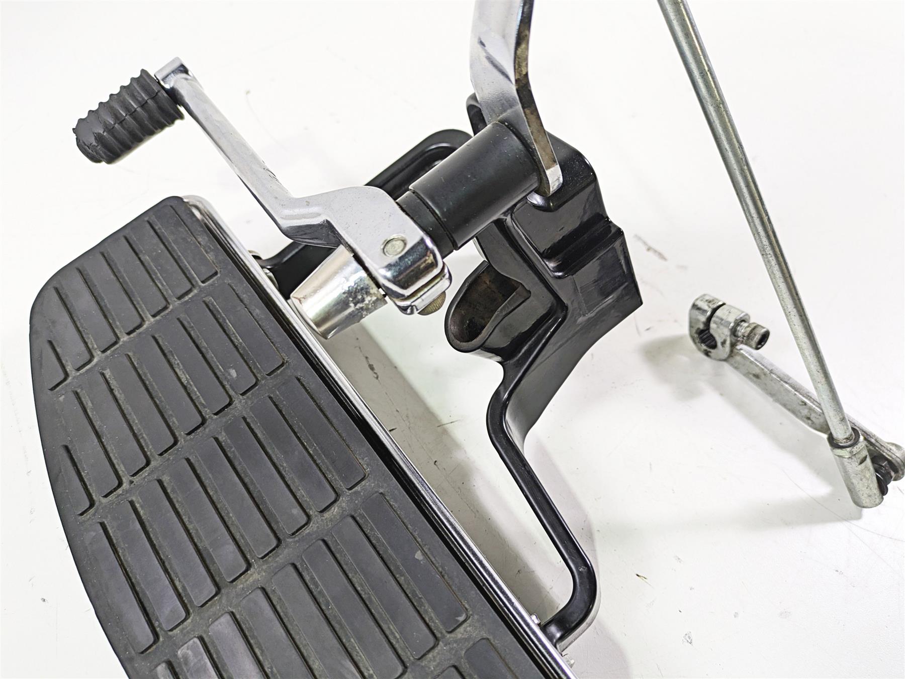 2004 Harley FLSTCI Softail Heritage Front Left Floor Board Shifter Set 33630-00A {{ shop.shopifyCountryName }} - Mototech271