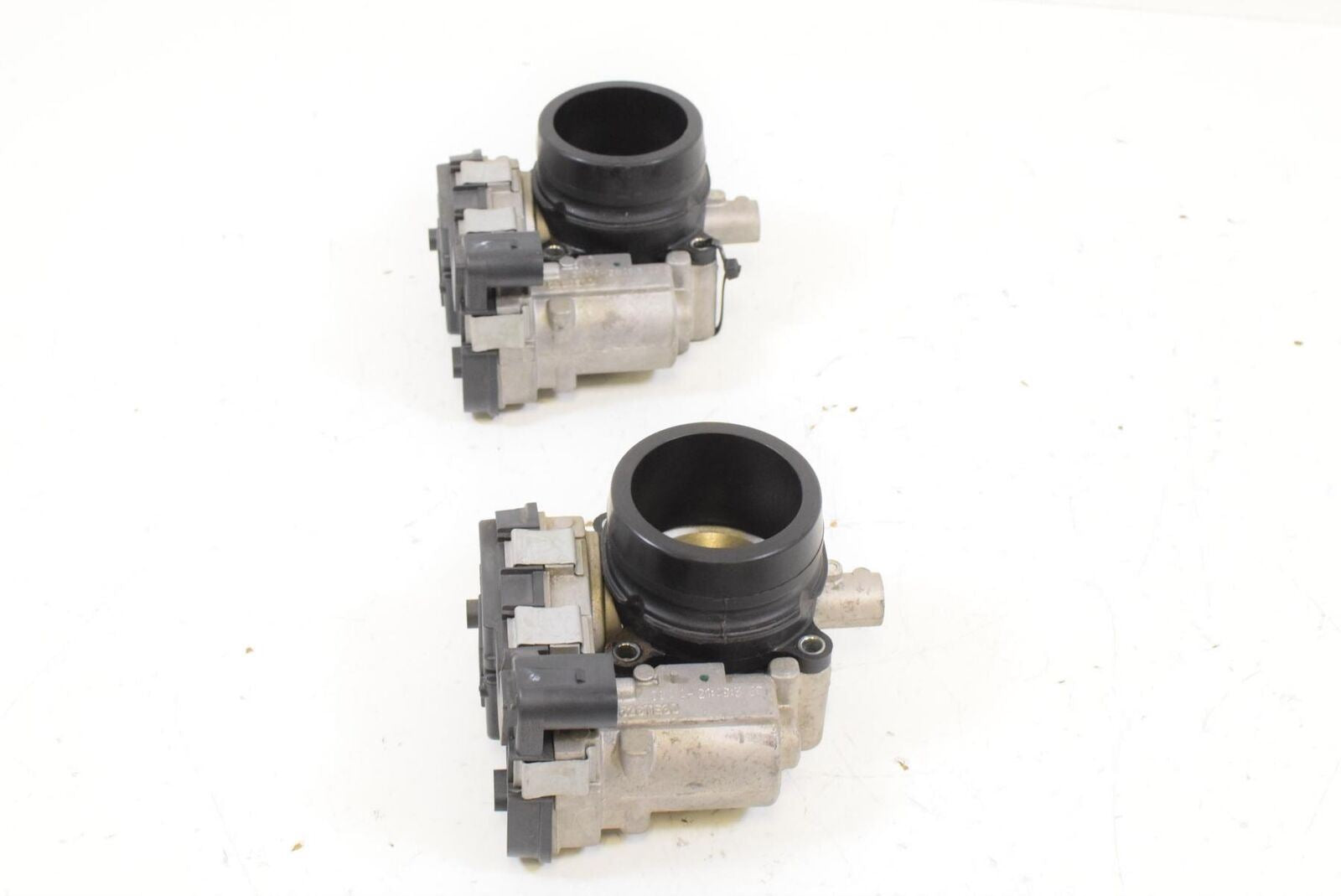 2015 Ducati Hypermotard 821 SP Throttle Body Bodies Fuel Injectors 28240903A {{ shop.shopifyCountryName }} - Mototech271