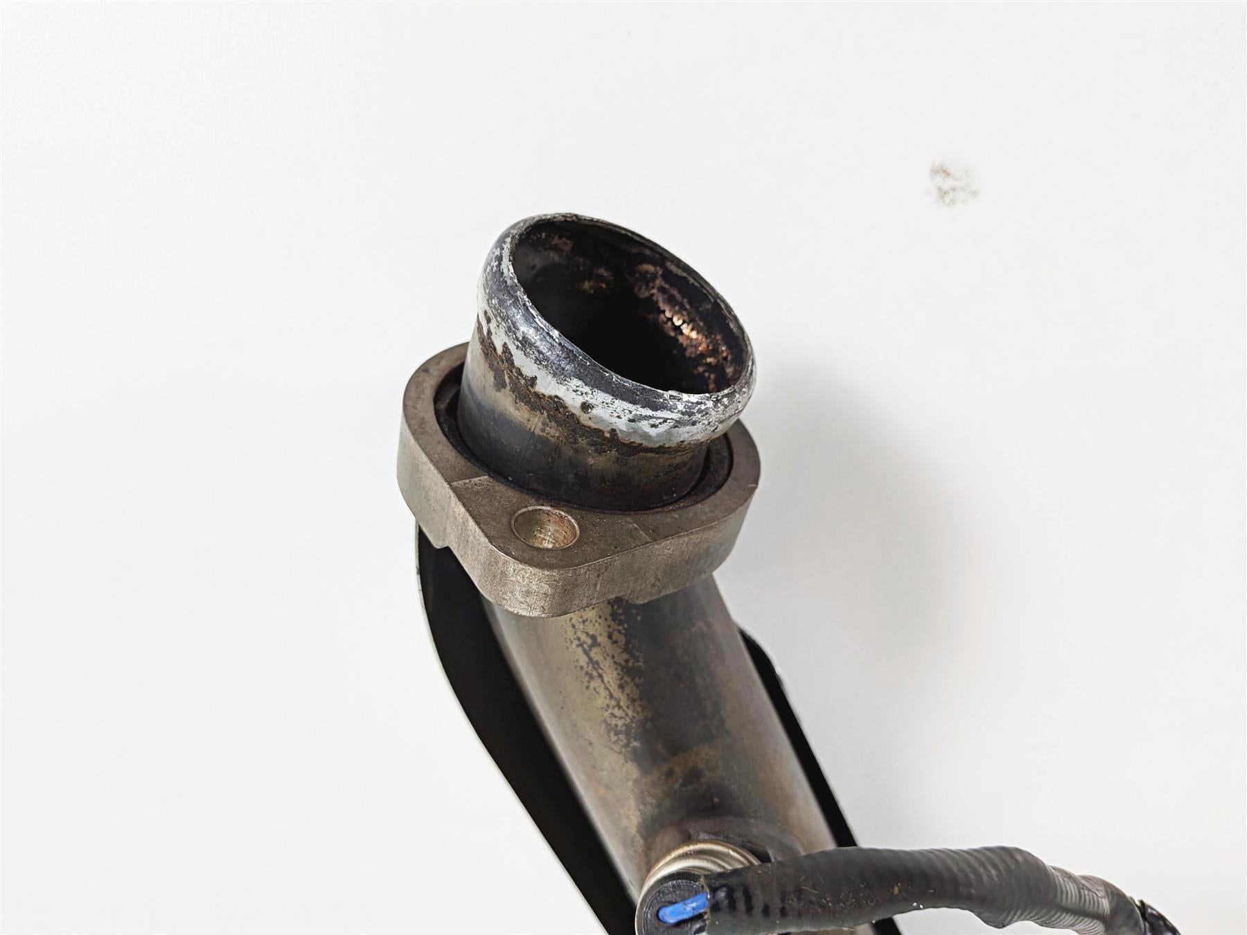 2007 Harley Dyna FXDB Street Bob Stock Exhaust Header Manifold Set 65631-06 {{ shop.shopifyCountryName }} - Mototech271