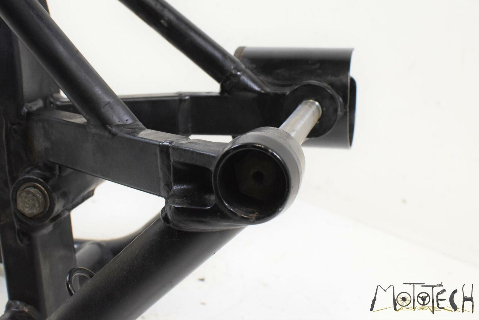 2002 Yamaha XVS1100 V-Star Classic Rear Swingarm Swing Arm 5KS-22110-01-00 {{ shop.shopifyCountryName }} - Mototech271