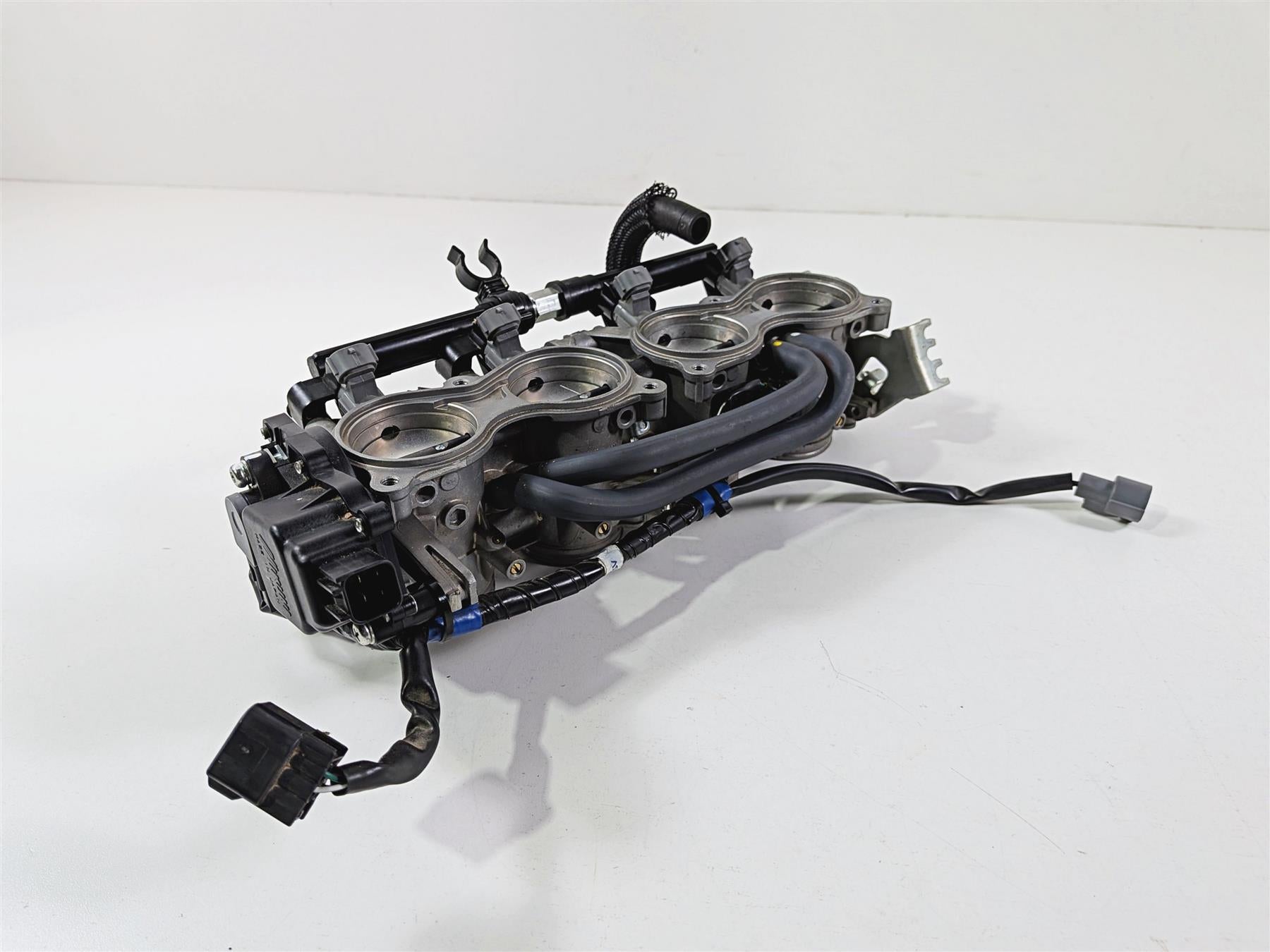 2024 Suzuki GSXR 600 Mikuni Throttle Body Bodies Fuel Injector Set 13406-14J01 {{ shop.shopifyCountryName }} - Mototech271