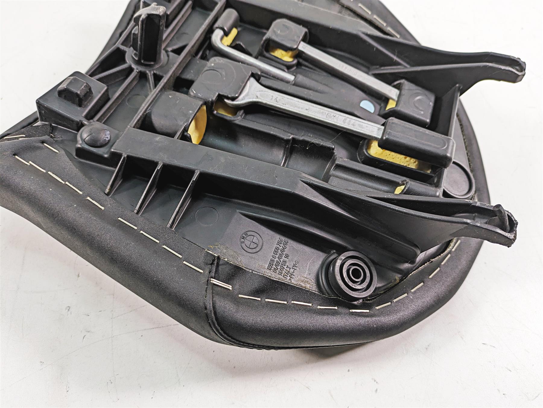 2016 BMW R1200R K53 Rear Passenger Pillion Seat Saddle 52538534319 52538550756 {{ shop.shopifyCountryName }} - Mototech271