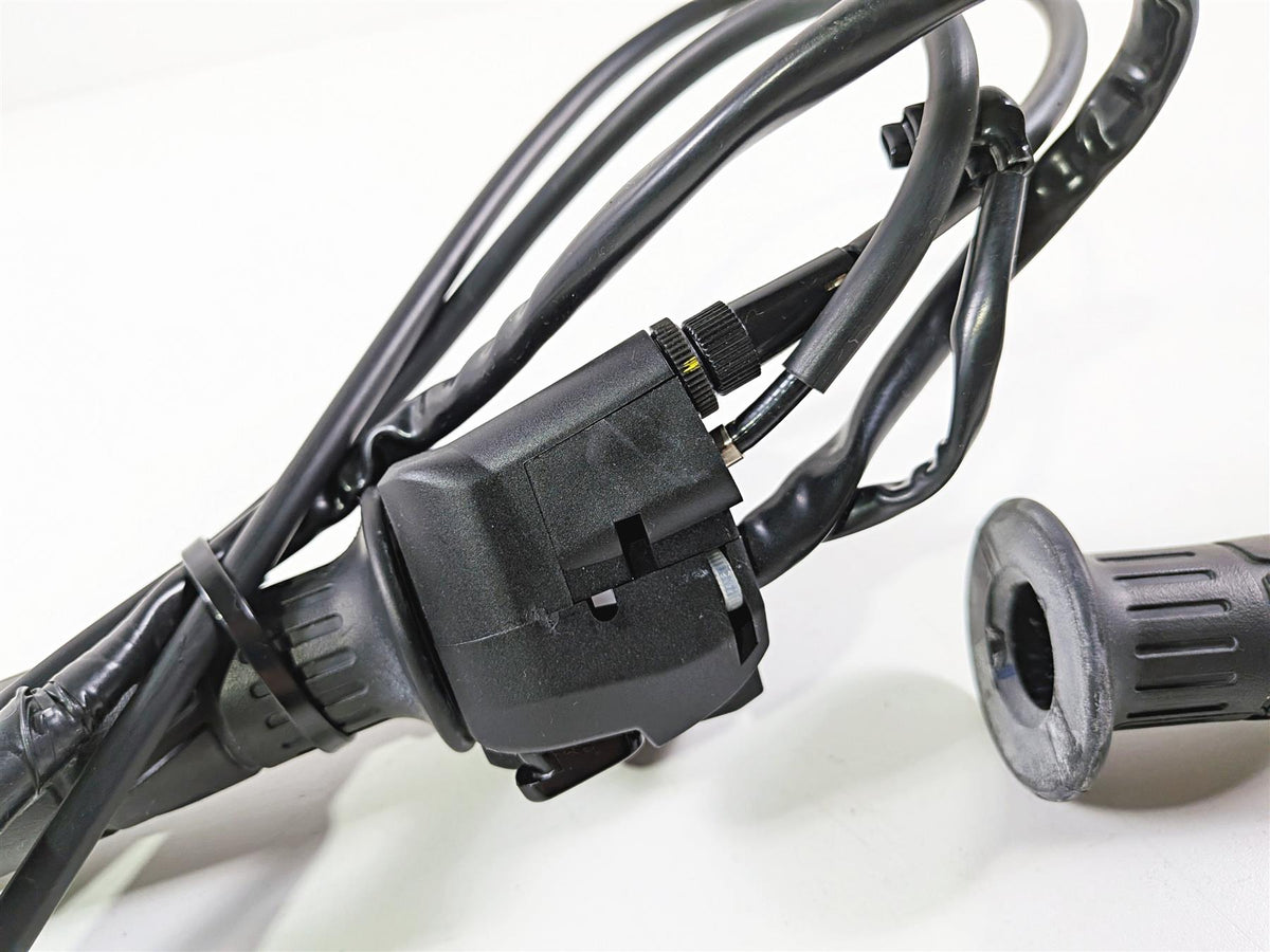 2024 Kawasaki EX500 Ninja 40th An. Right Hand Throttle Control Switch 46091-0479 {{ shop.shopifyCountryName }} - Mototech271