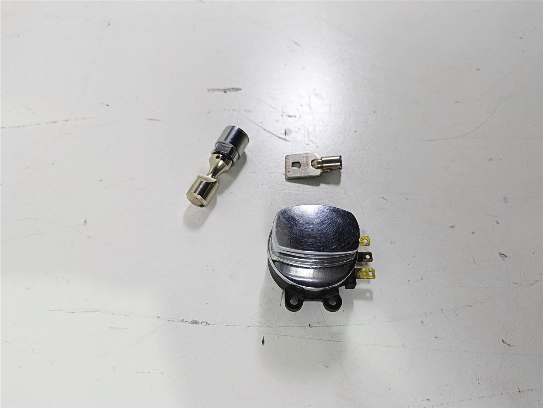 2004 Harley FLSTCI Softail Heritage Ignition Switch Steering Key Lock 71450-04 {{ shop.shopifyCountryName }} - Mototech271
