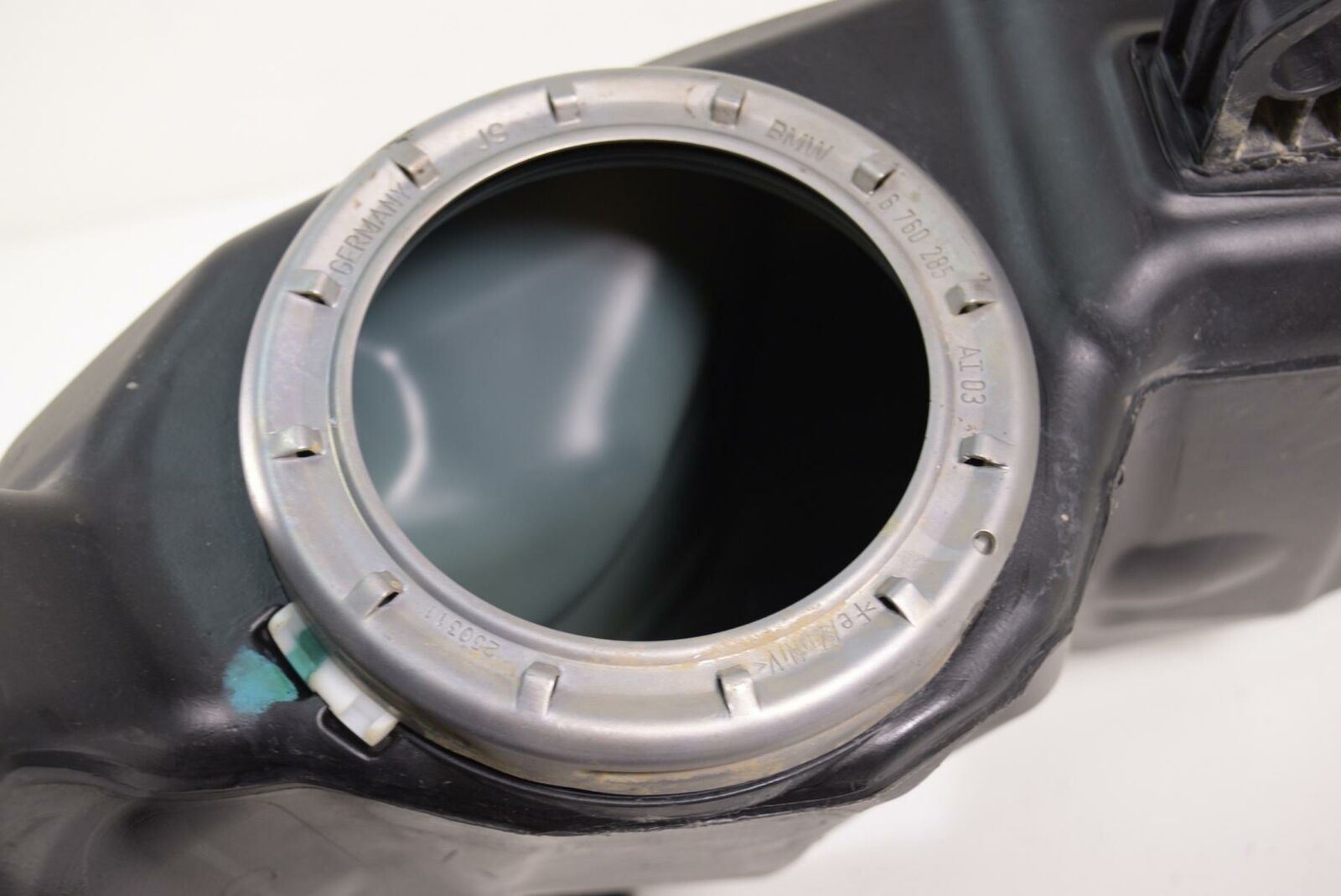2012 BMW R1200 GS K25 Fuel Gas Petrol Tank 16117702709 {{ shop.shopifyCountryName }} - Mototech271
