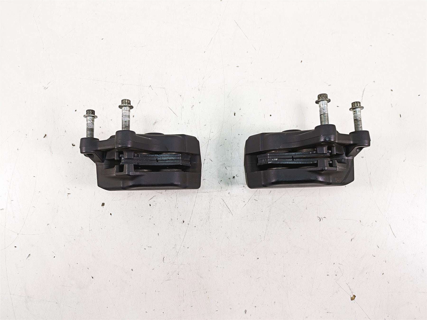 2008 Harley FLHTCU Electra Glide Front Brake Caliper Set 43027-08 44023-08 {{ shop.shopifyCountryName }} - Mototech271