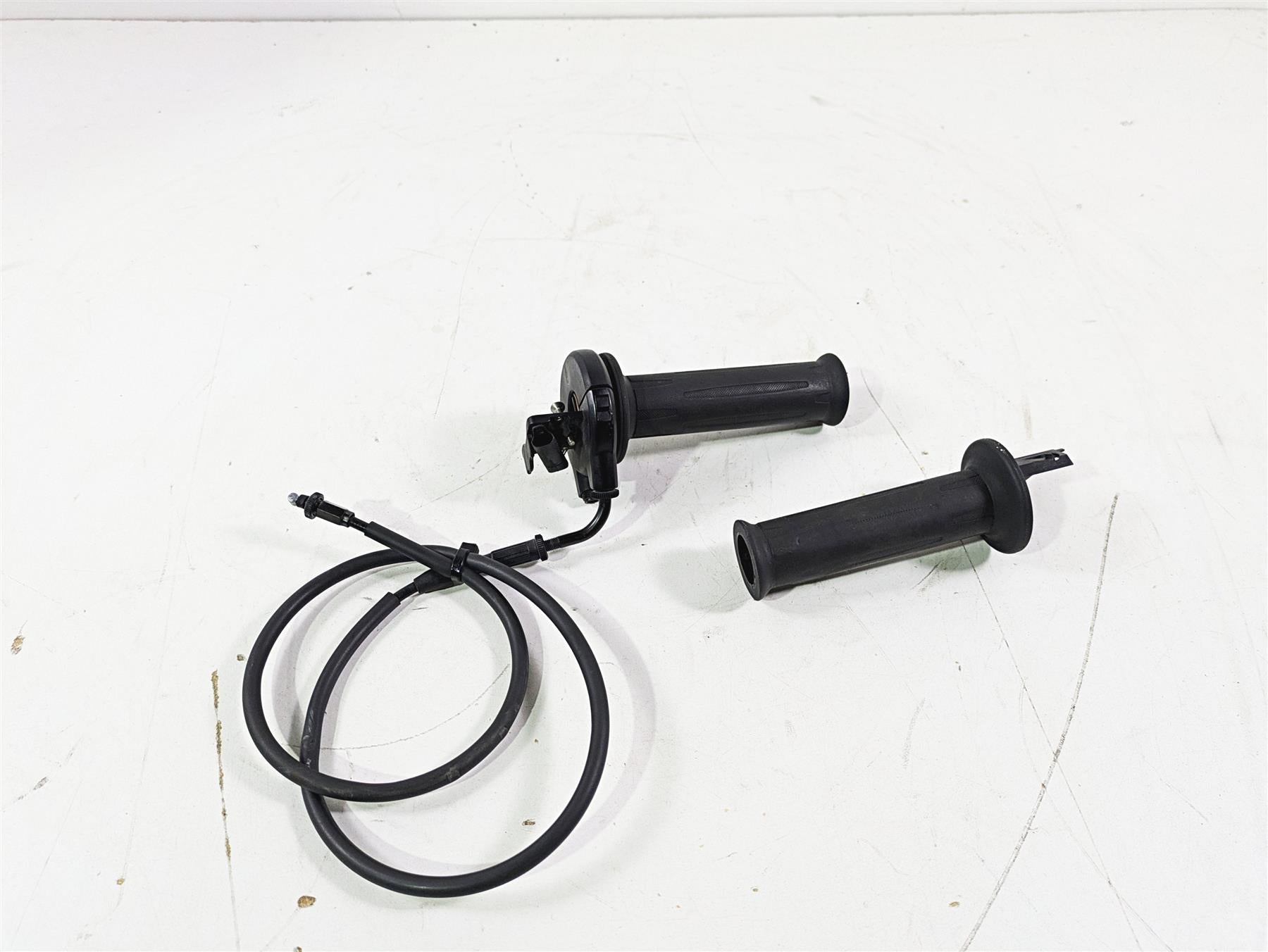 2016 BMW F800R K73 Left Right Hand Heated Grip Set 61317708227 61317708228 {{ shop.shopifyCountryName }} - Mototech271