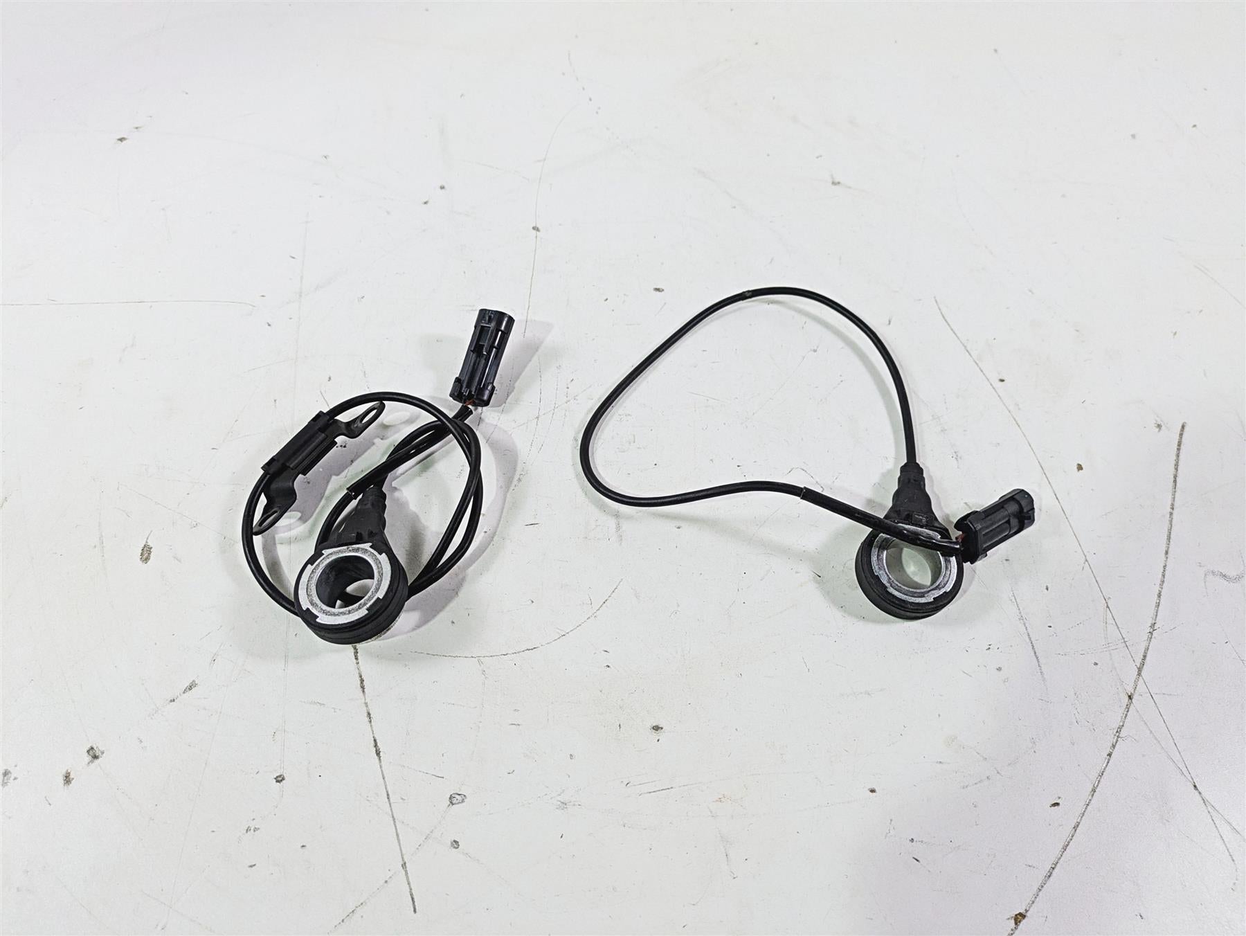 2008 Harley Touring FLHTP Electra Glide Abs Wheel Speed Sensor Set 40614-08 {{ shop.shopifyCountryName }} - Mototech271