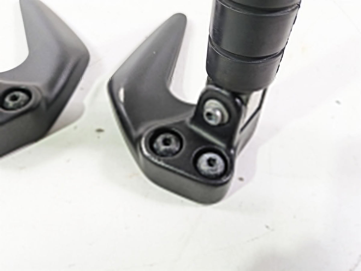 2007 Yamaha XVS1300 V-Star Tour Rear Passenger Footpeg Set 3D8-27430-00-00 {{ shop.shopifyCountryName }} - Mototech271