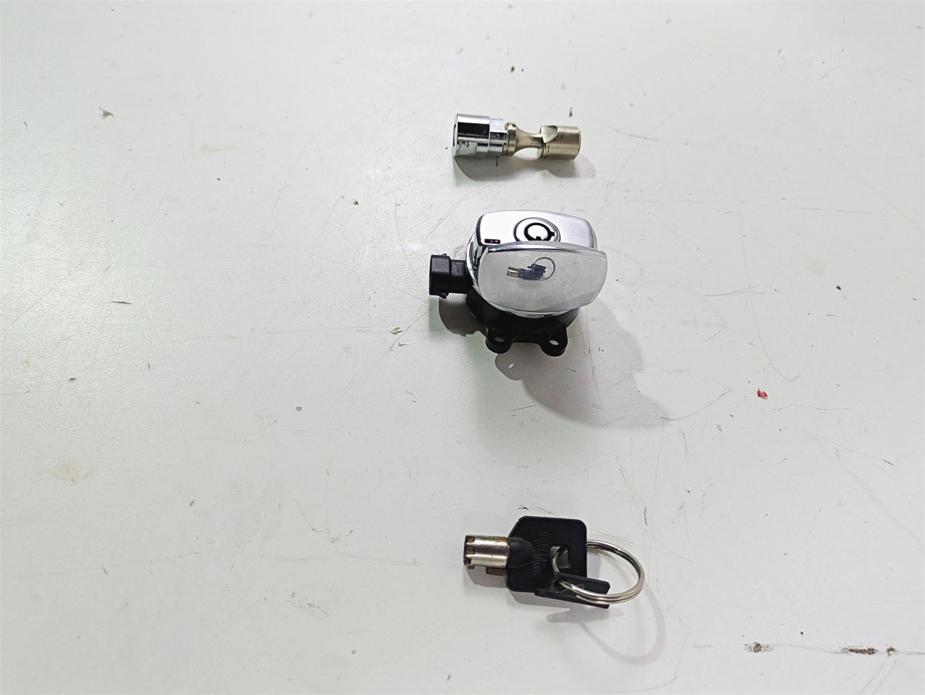 2014 Harley FLS Softail Slim Ignition Switch Key Lock Set 71400076 {{ shop.shopifyCountryName }} - Mototech271