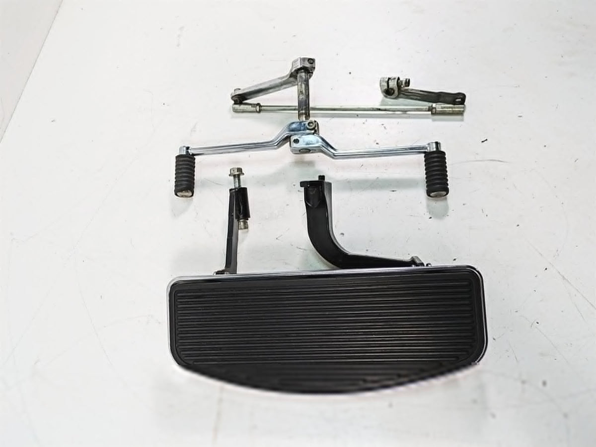 2011 Harley Touring FLHR Road King Front Left Floorboard & Shifter 50621-06 {{ shop.shopifyCountryName }} - Mototech271
