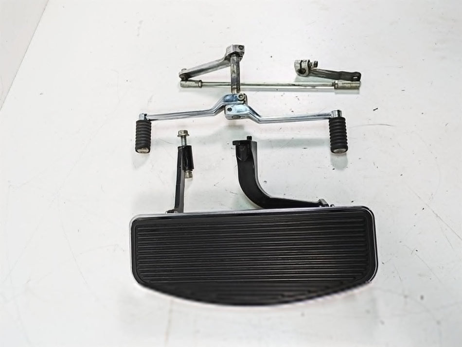 2011 Harley Touring FLHR Road King Front Left Floorboard & Shifter 50621-06 {{ shop.shopifyCountryName }} - Mototech271