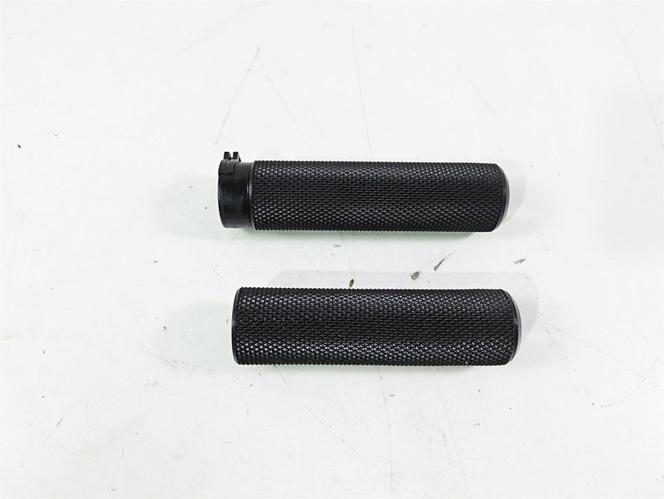 2010 Harley VRSCF Muscle Rod Arlen Ness Hand Grip Set {{ shop.shopifyCountryName }} - Mototech271
