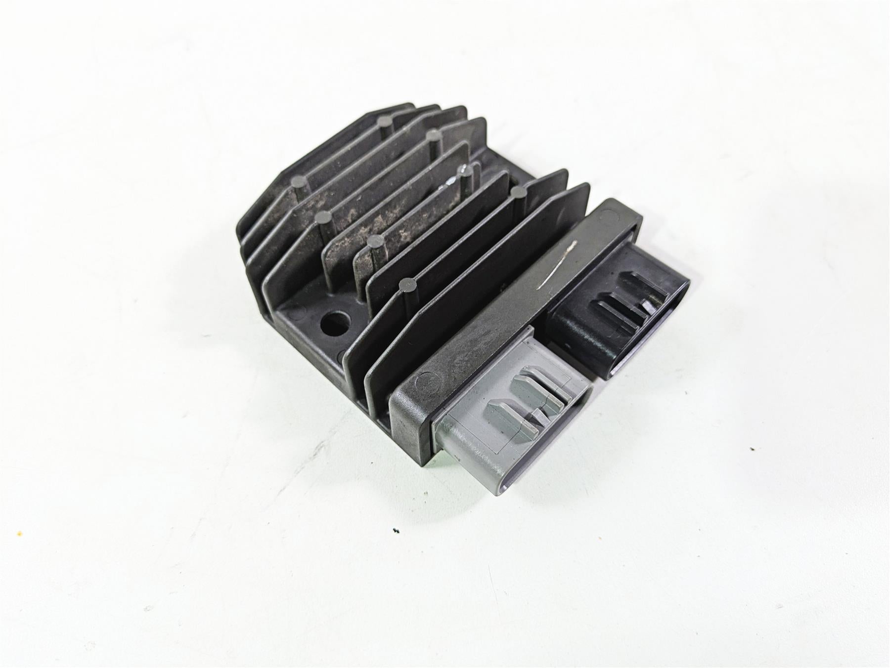 2013 Ducati Hyperstrada 821 Rectifier Voltage Regulator 54040301B FH020AA {{ shop.shopifyCountryName }} - Mototech271