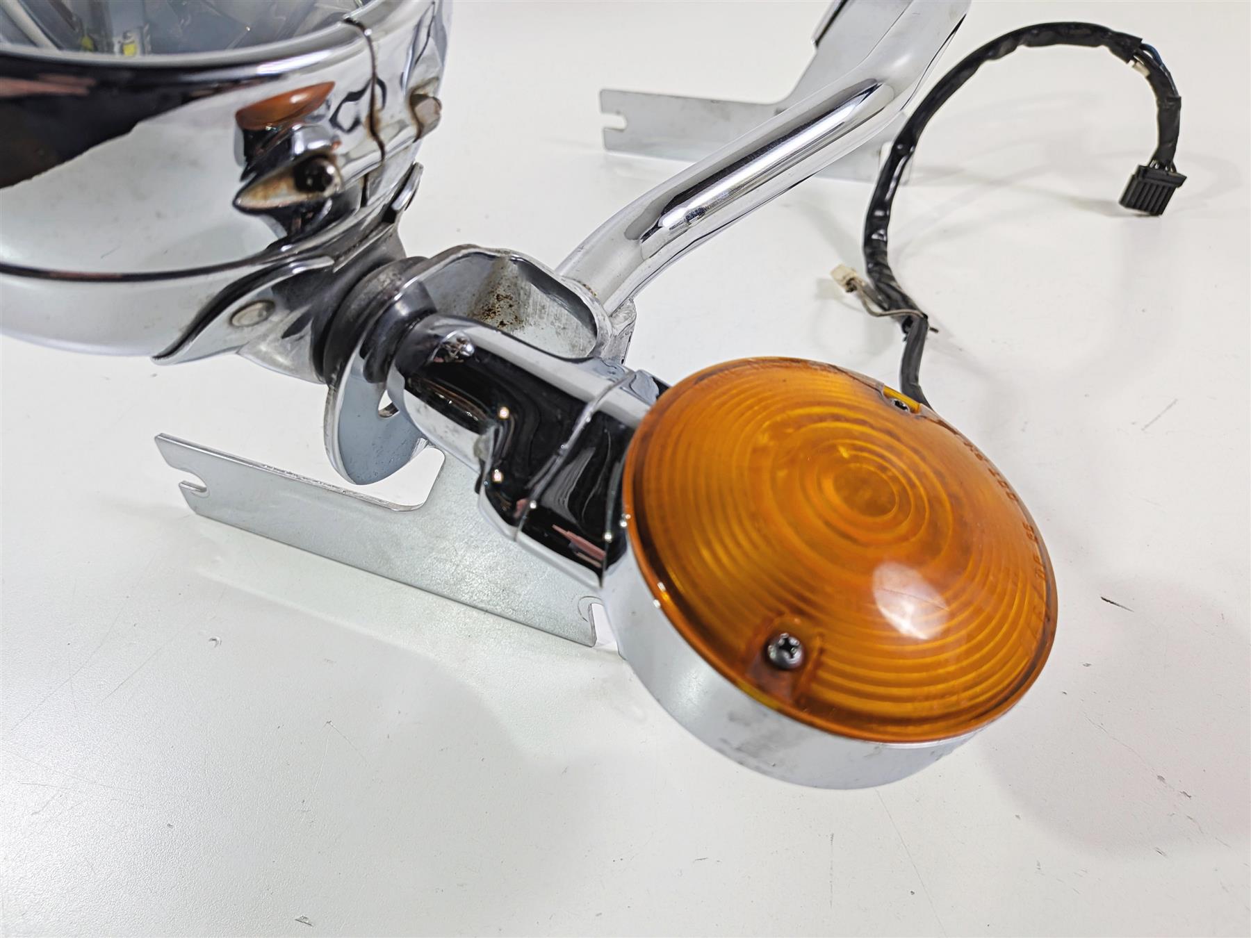 2000 Harley Touring FLHRCI Road King Spotlight Bar & Right Light Read 68712-94A {{ shop.shopifyCountryName }} - Mototech271