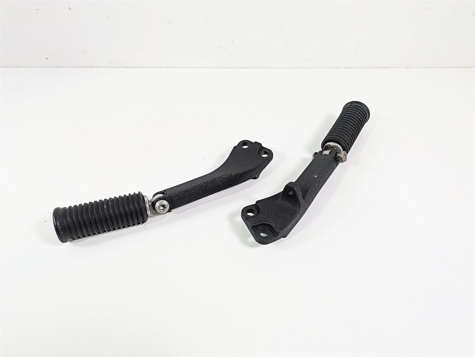 2014 Harley FXDF Dyna Fat Bob Rear Passenger Footpeg Set 49224-06A 49230-06 {{ shop.shopifyCountryName }} - Mototech271
