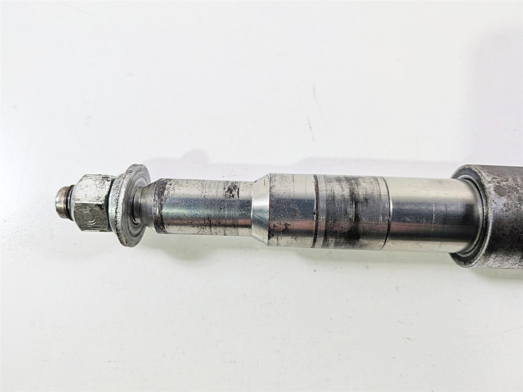 2004 Harley Touring FLTRI Road Glide Front Axle Wheel Spindle 1" 43364-00-Mototech271