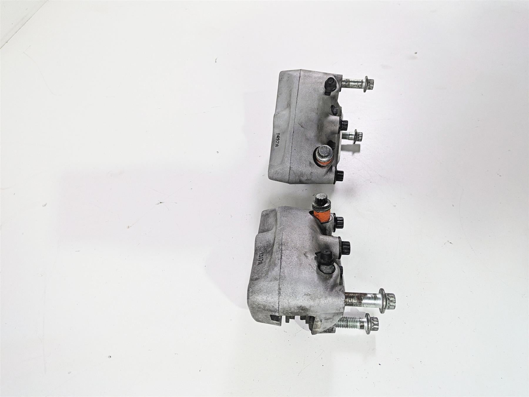 2007 Harley Touring FLHRSE CVO Road King Front Brake Caliper Set 44381-99C {{ shop.shopifyCountryName }} - Mototech271