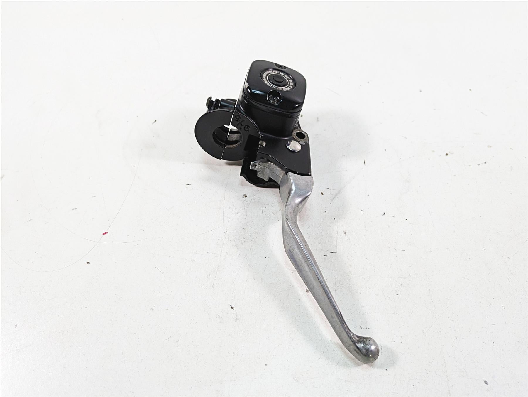 2005 Harley Dyna FXDL Low Rider Front Brake Master Cylinder 9/16" 45019-96F {{ shop.shopifyCountryName }} - Mototech271