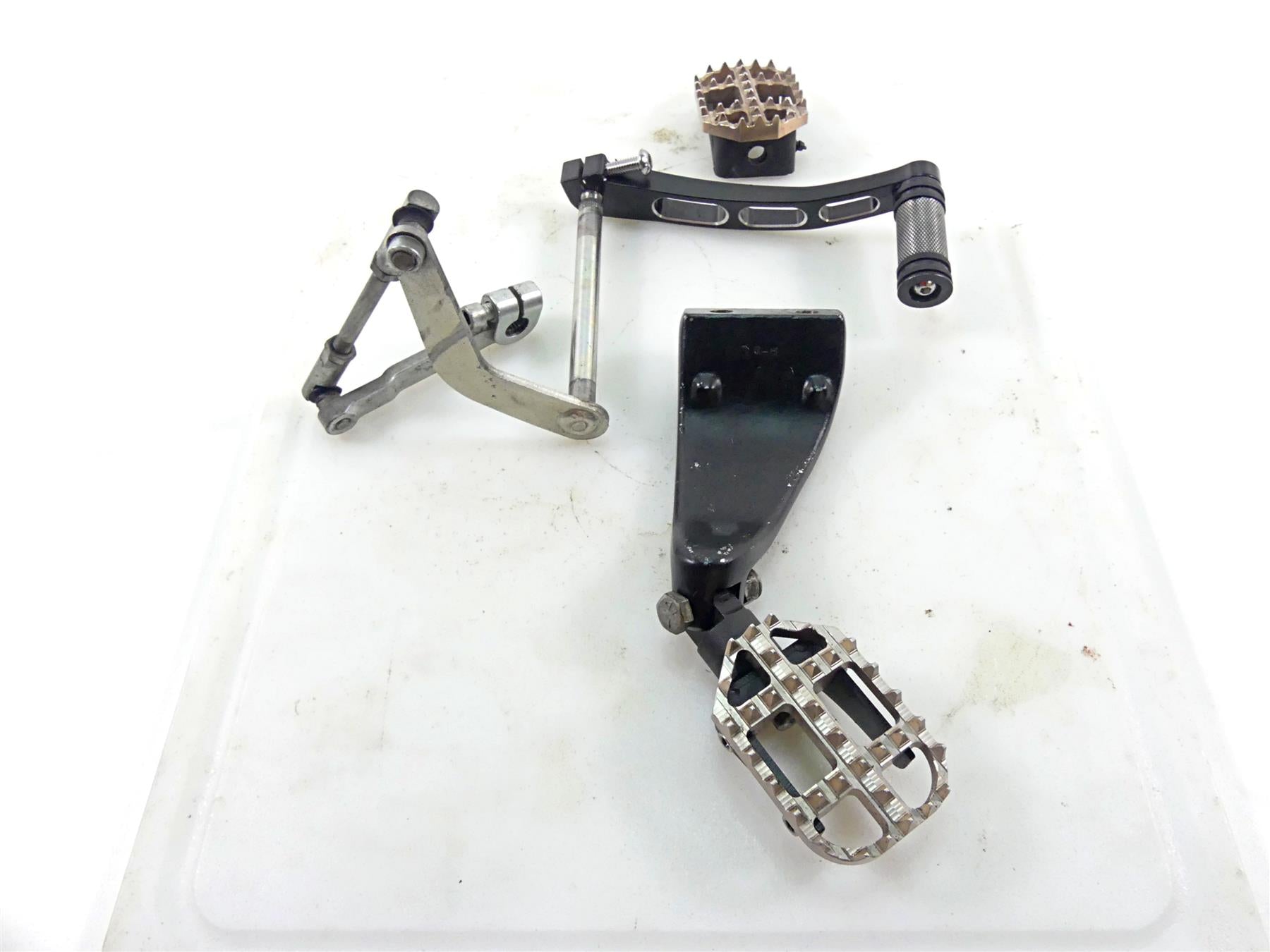 2017 Harley Dyna FXDB Street Bob Bungking Grabber MX Footpeg Shifter Set GRAB-G {{ shop.shopifyCountryName }} - Mototech271