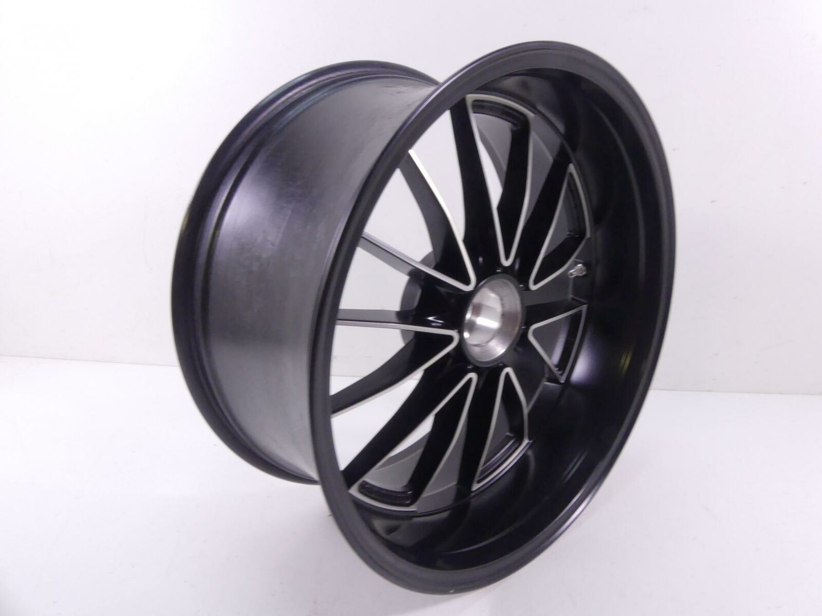 2015 Ducati Diavel Dark Straight Rear Wheel Rim 17x8 50211422AA {{ shop.shopifyCountryName }} - Mototech271