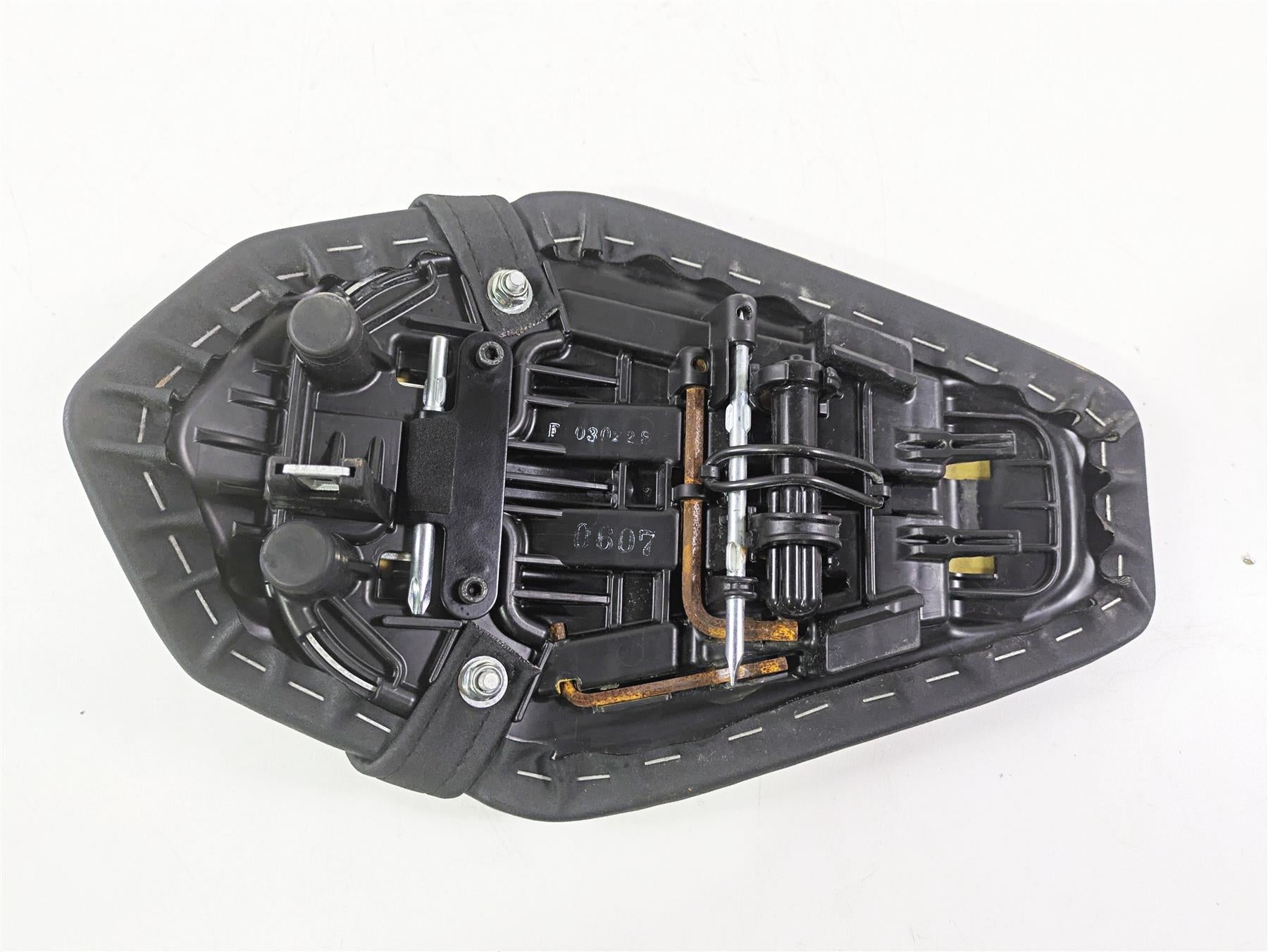 2020 Kawasaki ZX6R ZX636 Ninja Rear Passenger Seat Saddle 53066-0607-12Y {{ shop.shopifyCountryName }} - Mototech271