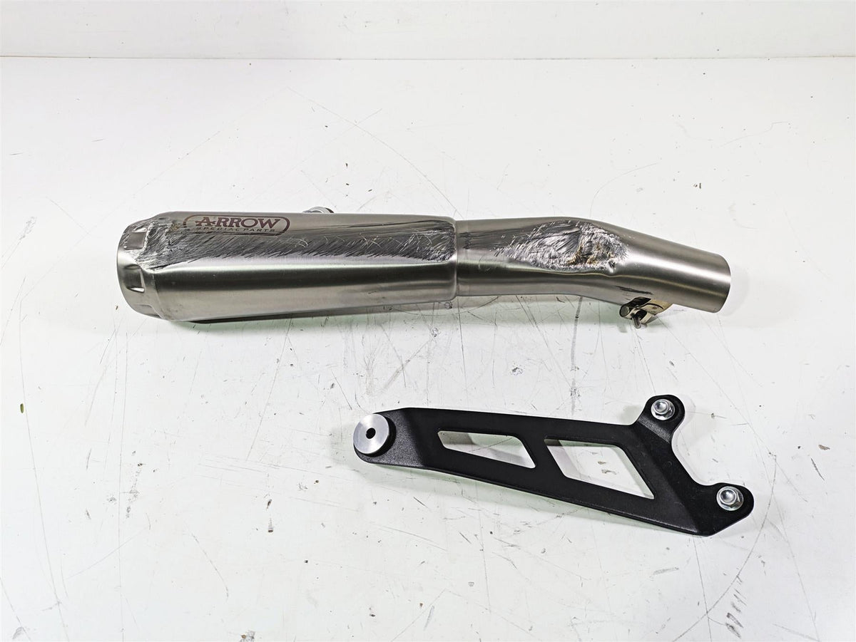 2020 Triumph Daytona 765 Moto2 Arrow Exhaust Muffler Pipe T2206775 {{ shop.shopifyCountryName }} - Mototech271