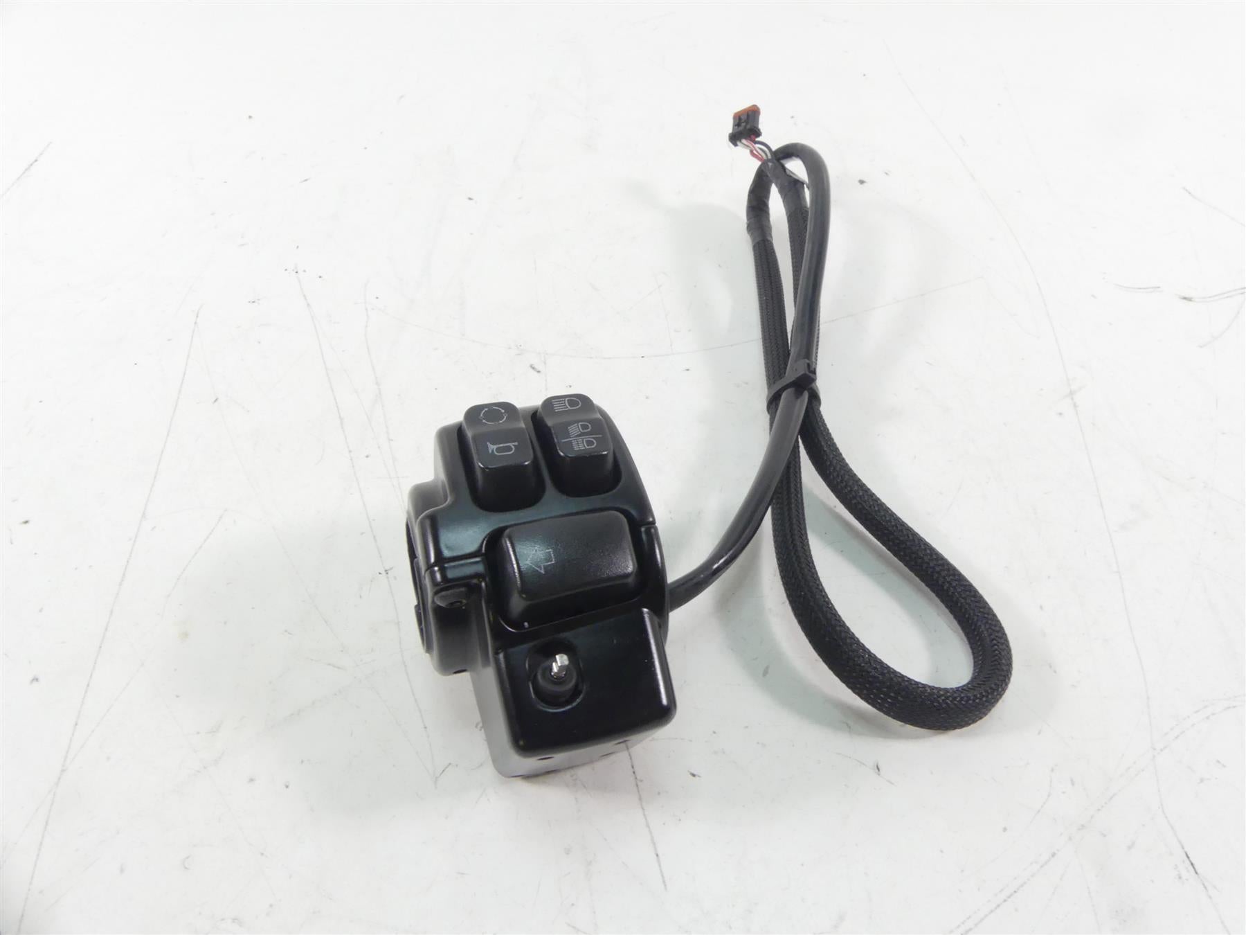 2017 Harley FXSE CVO Pro Street Breakout Left Hand Control Switch 71500458 {{ shop.shopifyCountryName }} - Mototech271