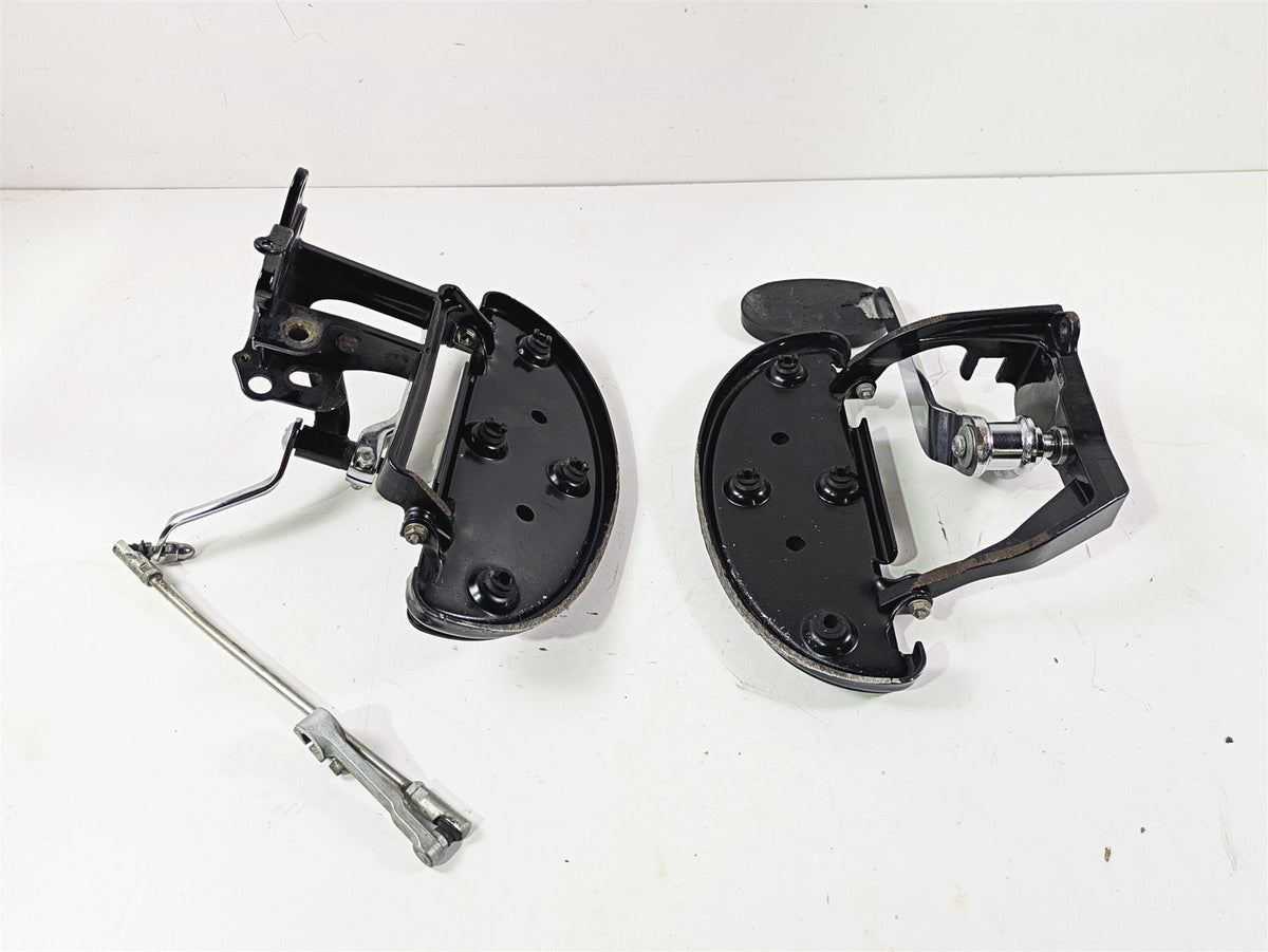 2014 Harley FLS Softail Slim Front Floorboard + Brake Pedal Shifter Set 42431-11 {{ shop.shopifyCountryName }} - Mototech271