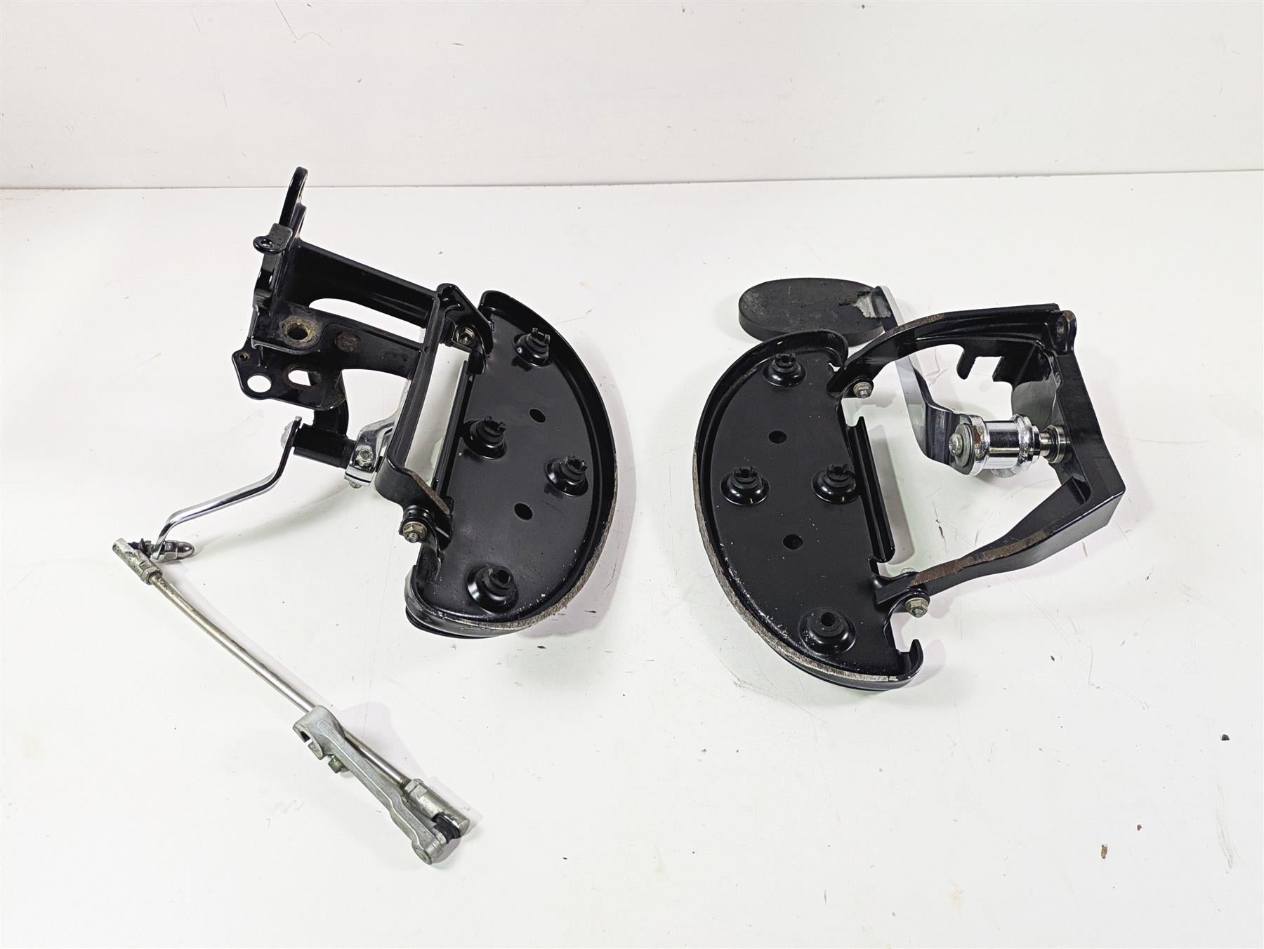 2014 Harley FLS Softail Slim Front Floorboard + Brake Pedal Shifter Set 42431-11 {{ shop.shopifyCountryName }} - Mototech271