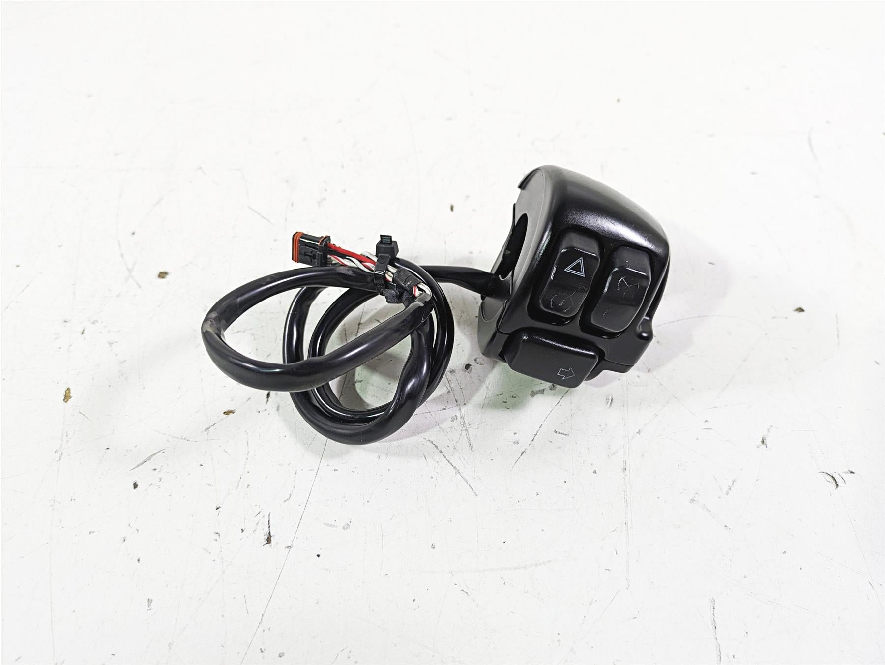 2021 Harley Softail FLSL Slim Right Hand Control Switch 71500462 {{ shop.shopifyCountryName }} - Mototech271