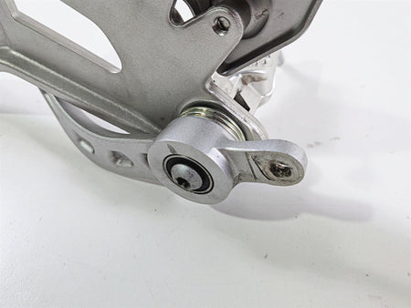 2025 CFMoto 450 SS Right Footpeg & Brake Pedal Set 6AQV-142700-1000 {{ shop.shopifyCountryName }} - Mototech271