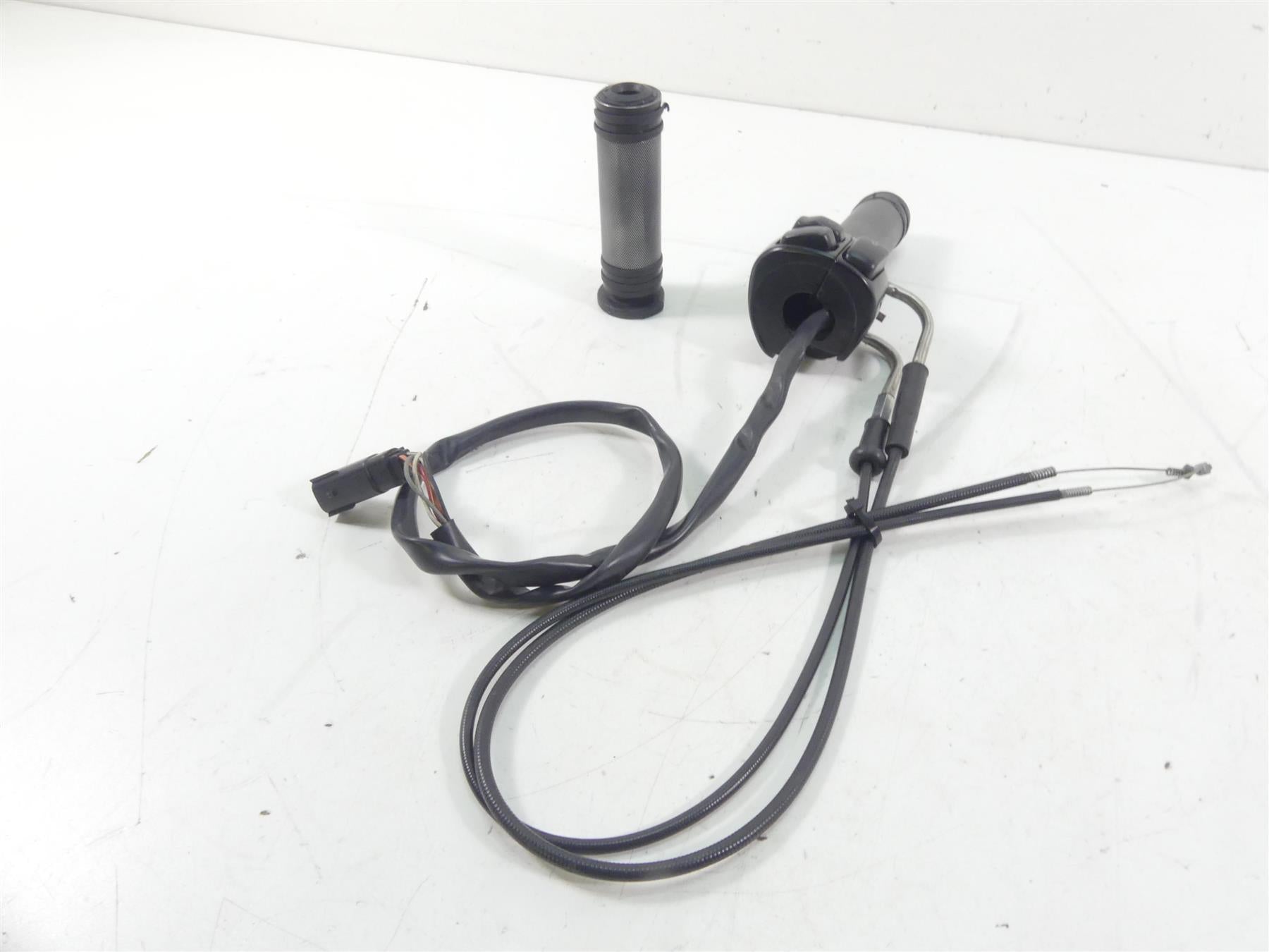2008 Harley Softail FXSTB Night Train Right Hand Start Control Switch 71684-06A {{ shop.shopifyCountryName }} - Mototech271