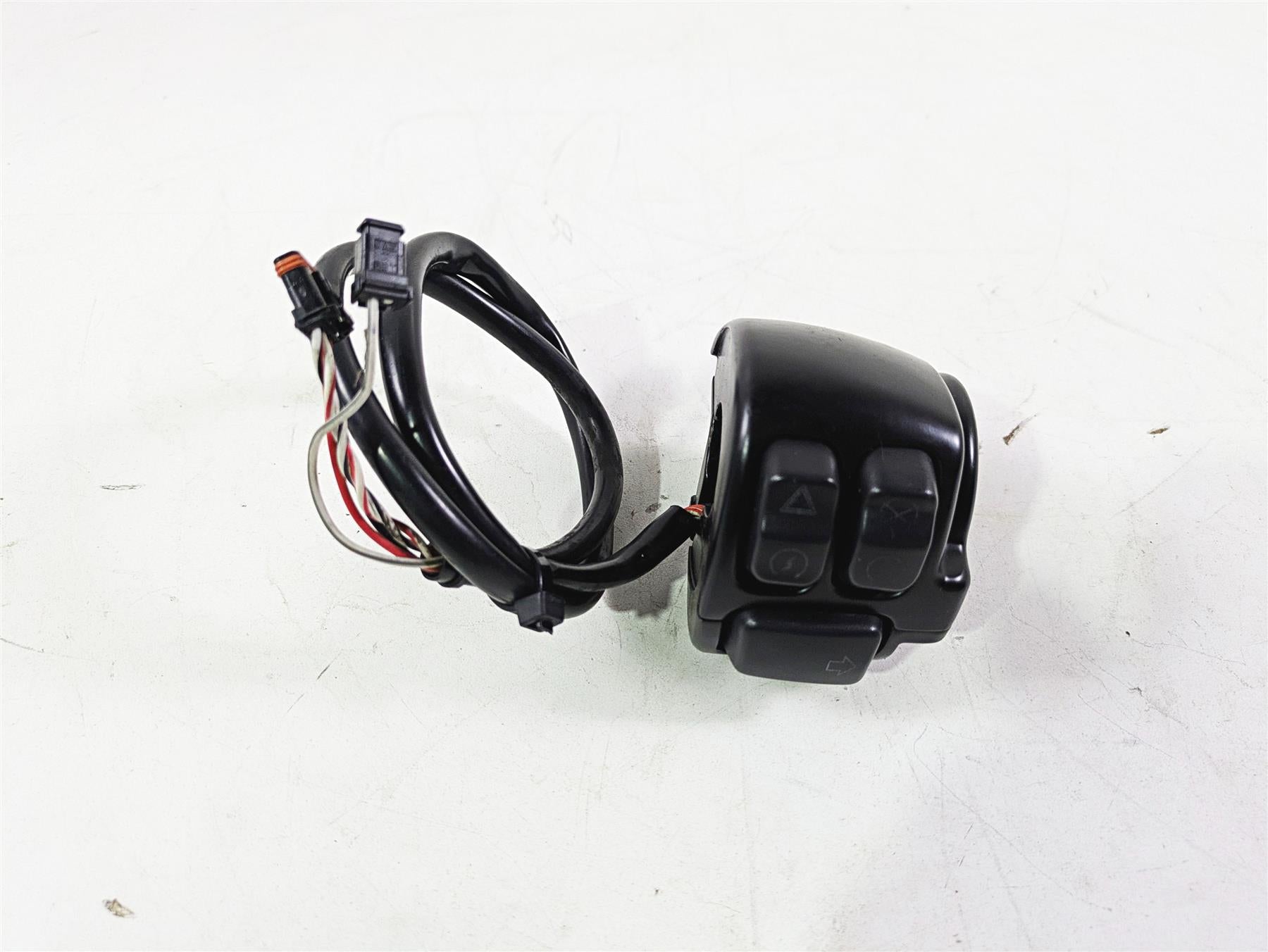 2018 Harley FXBR Softail Breakout Right Hand Start Stop Control Switch 71500462 {{ shop.shopifyCountryName }} - Mototech271
