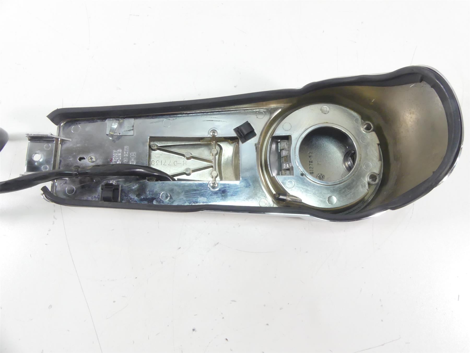 2007 Harley Touring FLHTCU SE CVO Electra Glide Fuel Tank Dash Cover 61270-98A {{ shop.shopifyCountryName }} - Mototech271