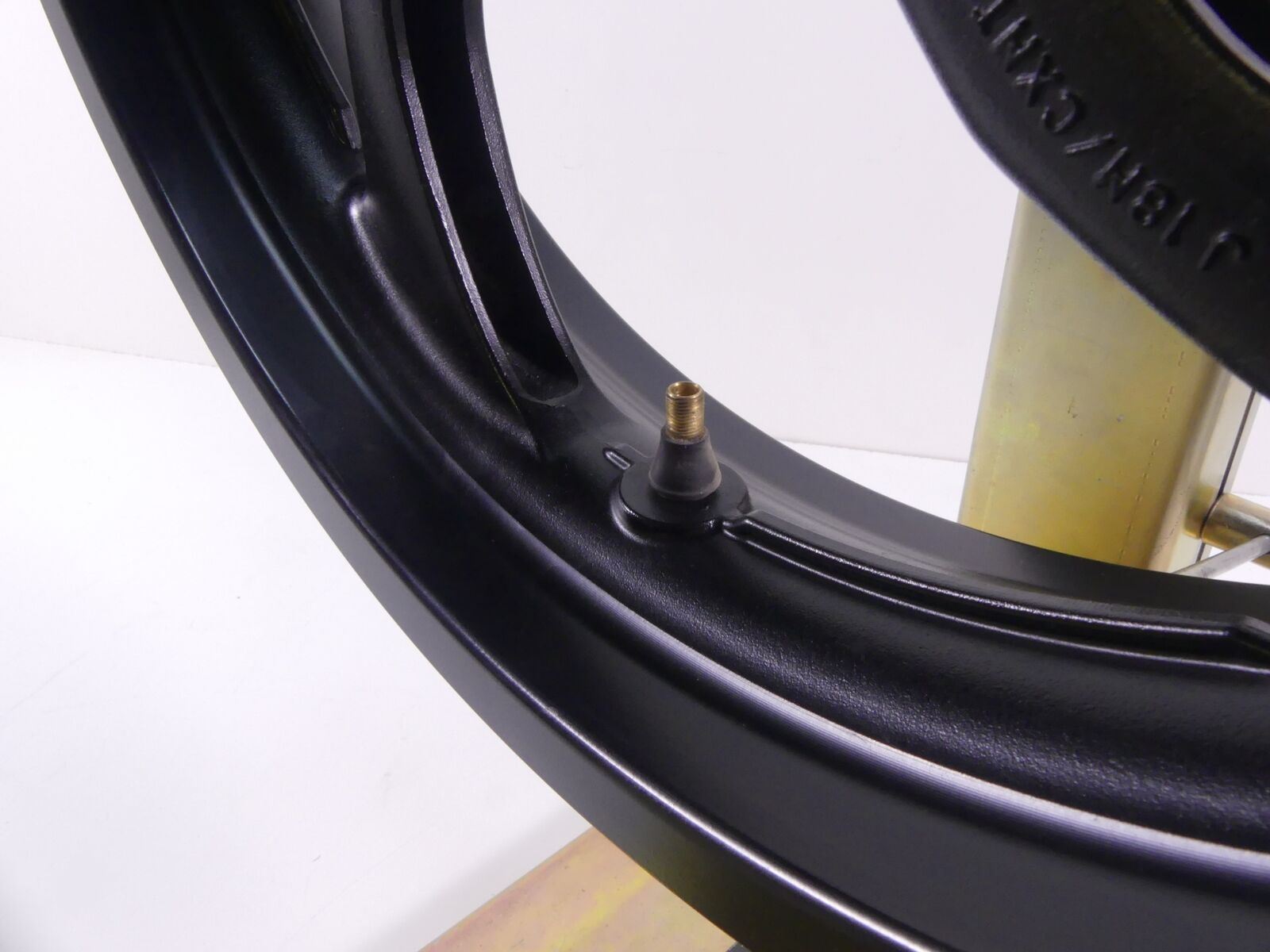 2019 Yamaha VMX17 V-Max 1700 Straight Front Wheel Rim 18x3.5 2S3-25168-00-98 {{ shop.shopifyCountryName }} - Mototech271