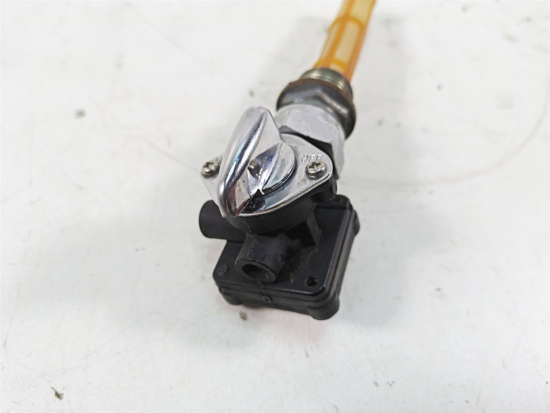 2005 Harley Dyna FXDL Low Rider Fuel Gas Valve Petcock Pet Cock 61338-02 {{ shop.shopifyCountryName }} - Mototech271