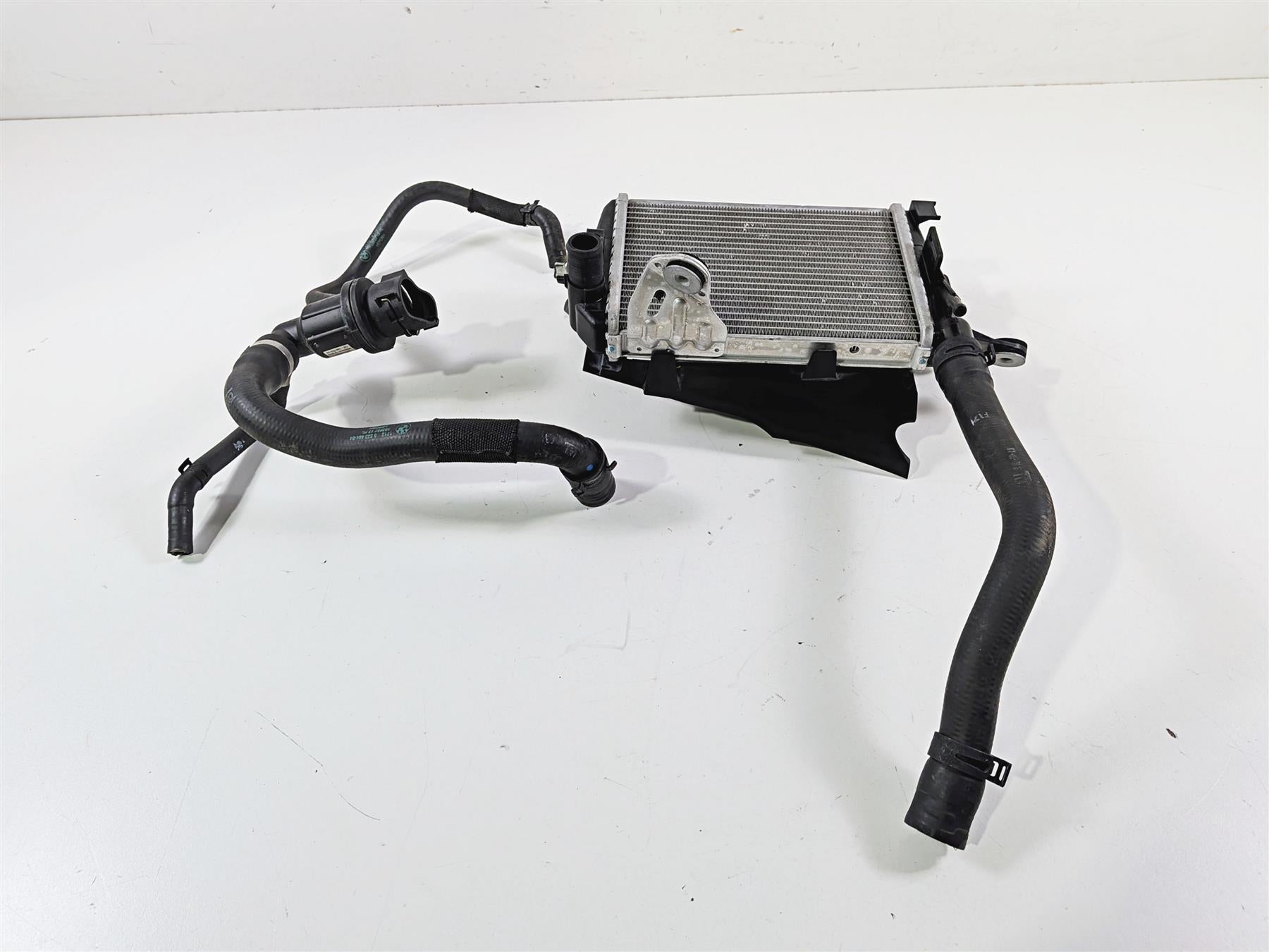 2016 BMW R1200 GS K50 Left Radiator + Thermostat & Cover 17118546408 {{ shop.shopifyCountryName }} - Mototech271