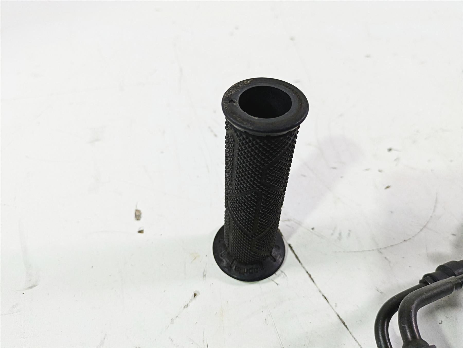 2008 Aprilia RSVR 1000 Factory Throttle Grip Handle Set - Read AP8118566 {{ shop.shopifyCountryName }} - Mototech271