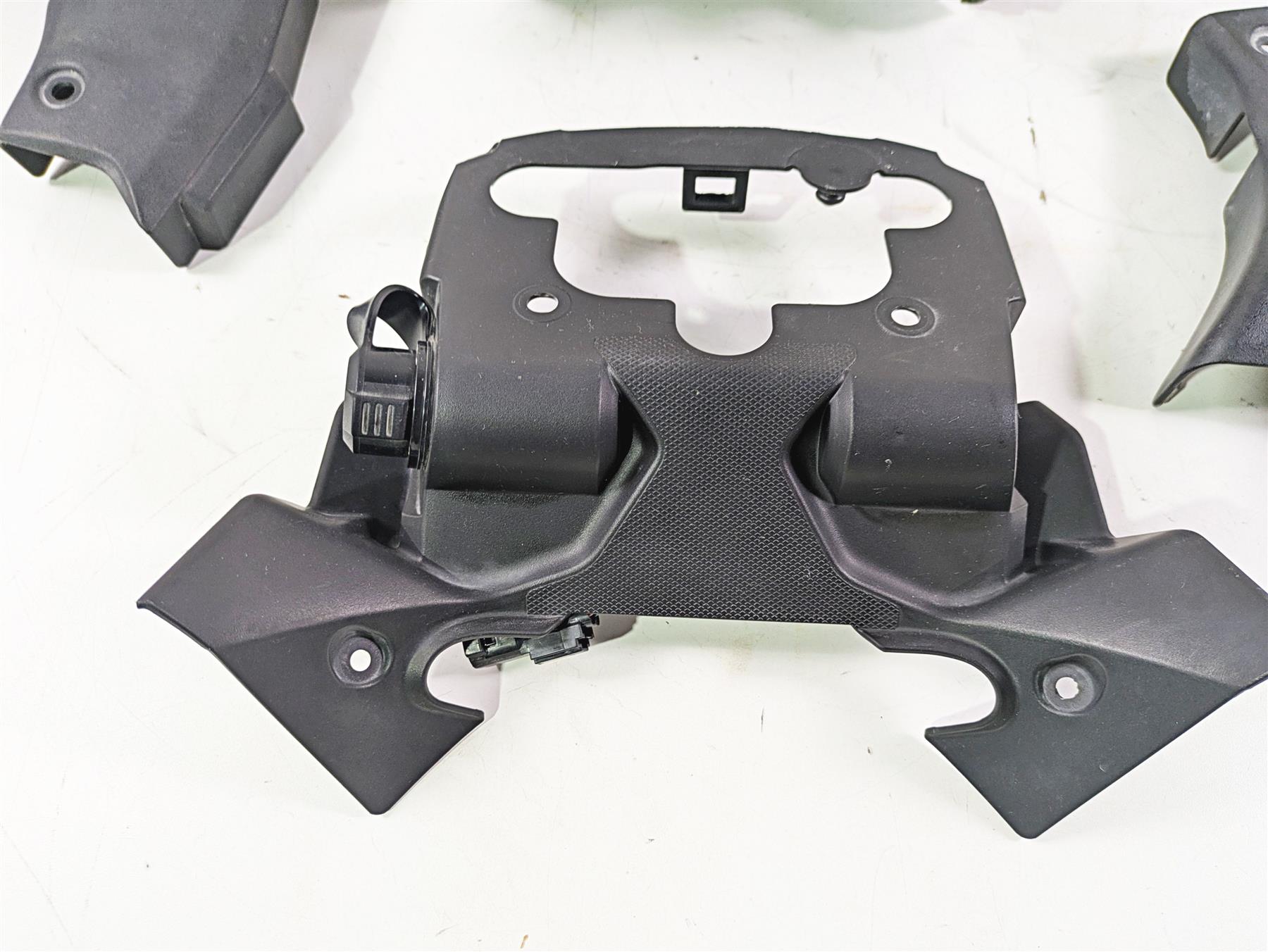 2020 Suzuki V-Strom 1050 XT Plastic Infill Cover Set 43585-31J0 18576-06L00 {{ shop.shopifyCountryName }} - Mototech271