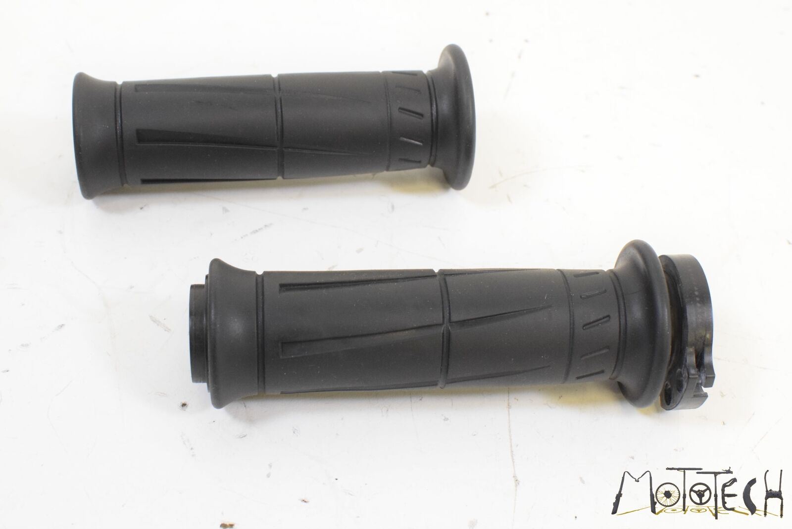 2015 Kawasaki ZX10R ZX10 R Ninja Grip SET 32099-0049 {{ shop.shopifyCountryName }} - Mototech271