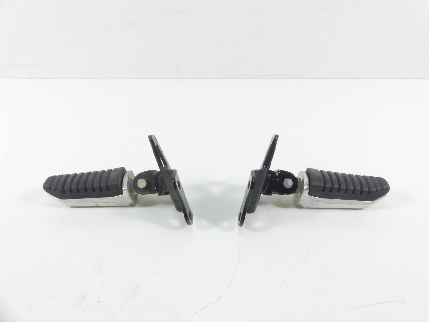 2007 Suzuki M109R VZR1800 Boulevard Passenger Rear Footpeg Set 43700-48G00 {{ shop.shopifyCountryName }} - Mototech271