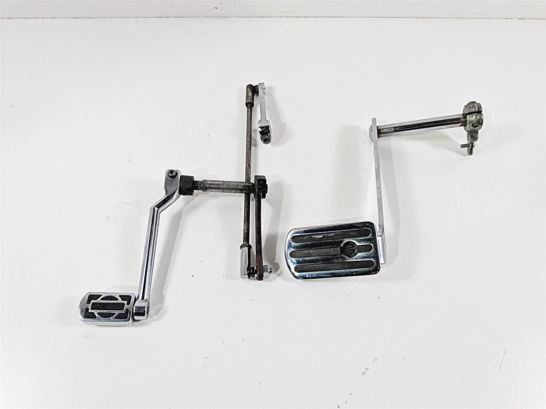 1993 Harley Touring FLHTCU Electra Glide Chrome Shifter & Brake Pedal 33895-82E