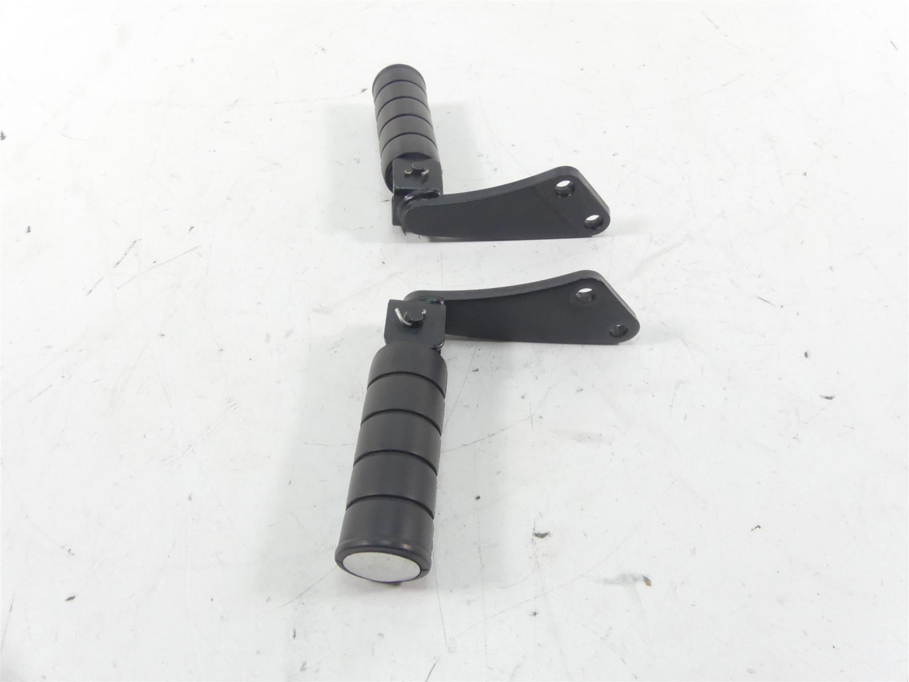 2001 Yamaha XV1600 Road Star Rear Passenger Pillion Foot Peg Set 4WM-27430-11-00 {{ shop.shopifyCountryName }} - Mototech271