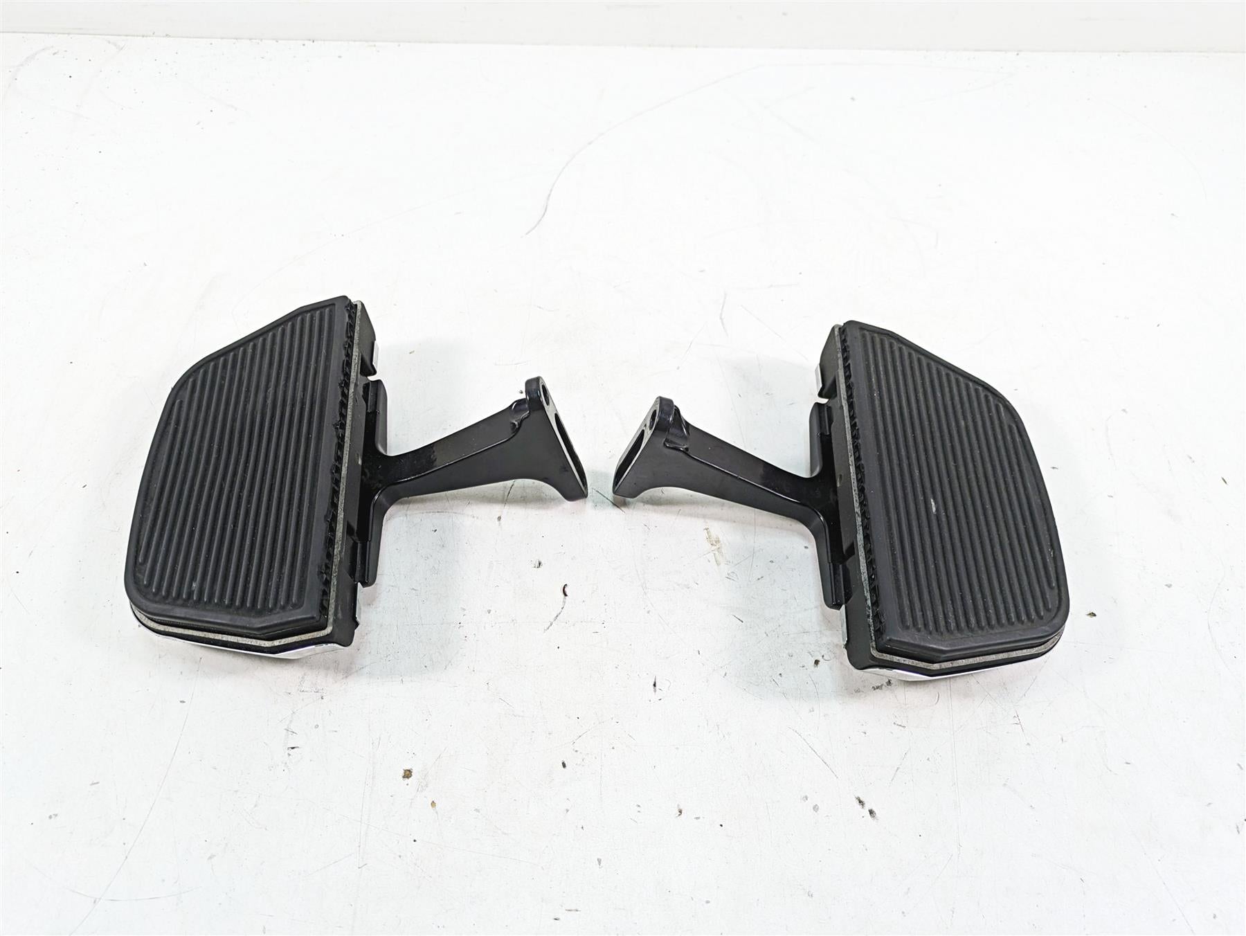 2010 Harley Touring FLHTCU Electra Glide Rear Passenger Floor Boards 52719-10
