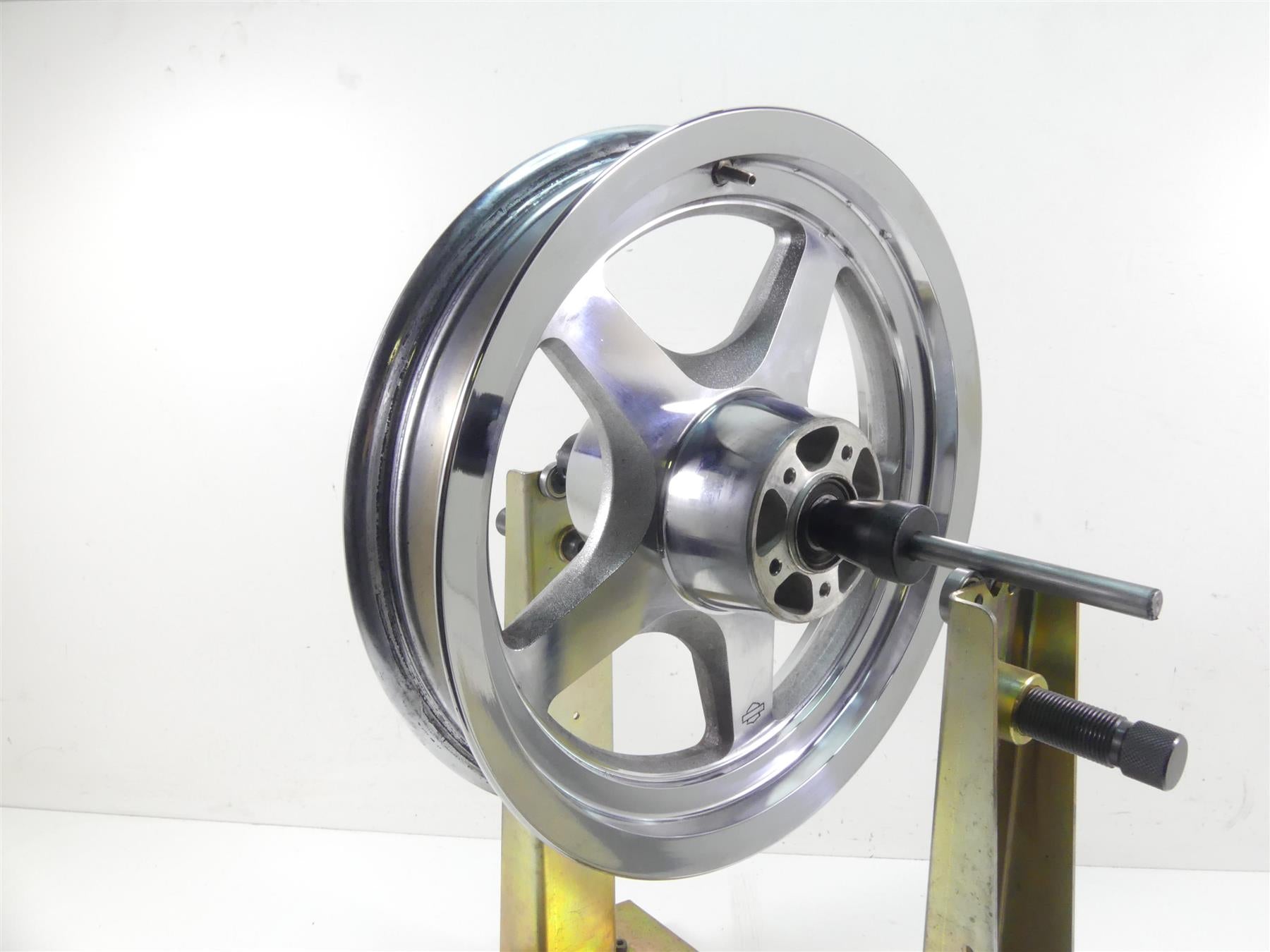 2005 Harley Touring CVO FLHTC SE Electra Glide Front Wheel Rim 16x3 43573-00A {{ shop.shopifyCountryName }} - Mototech271