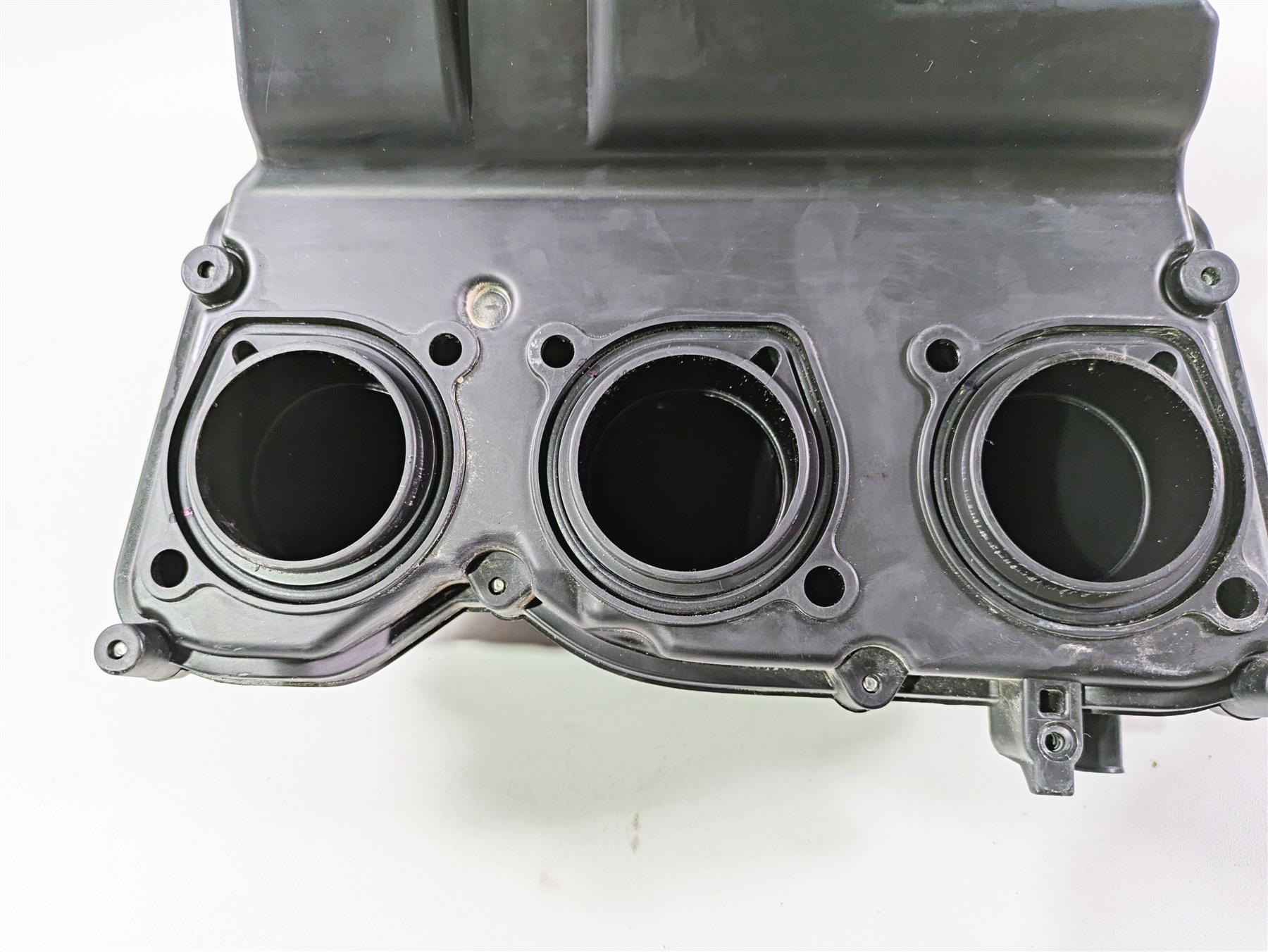 2024 Triumph Tiger 900 GT Air Box Cleaner & Tubes Set T2209565 T2202707 {{ shop.shopifyCountryName }} - Mototech271