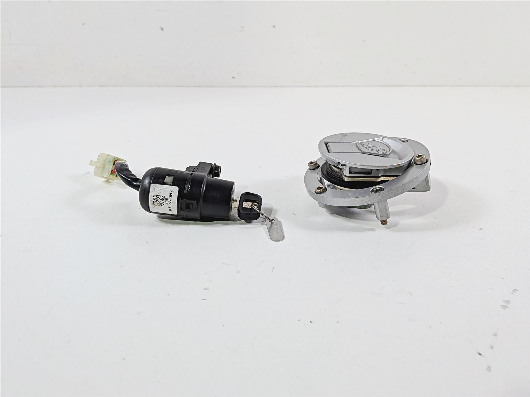 2021 Indian Scout 1200 Ignition Switch Gas Cap Key Lock Set -READ 4016935 {{ shop.shopifyCountryName }} - Mototech271