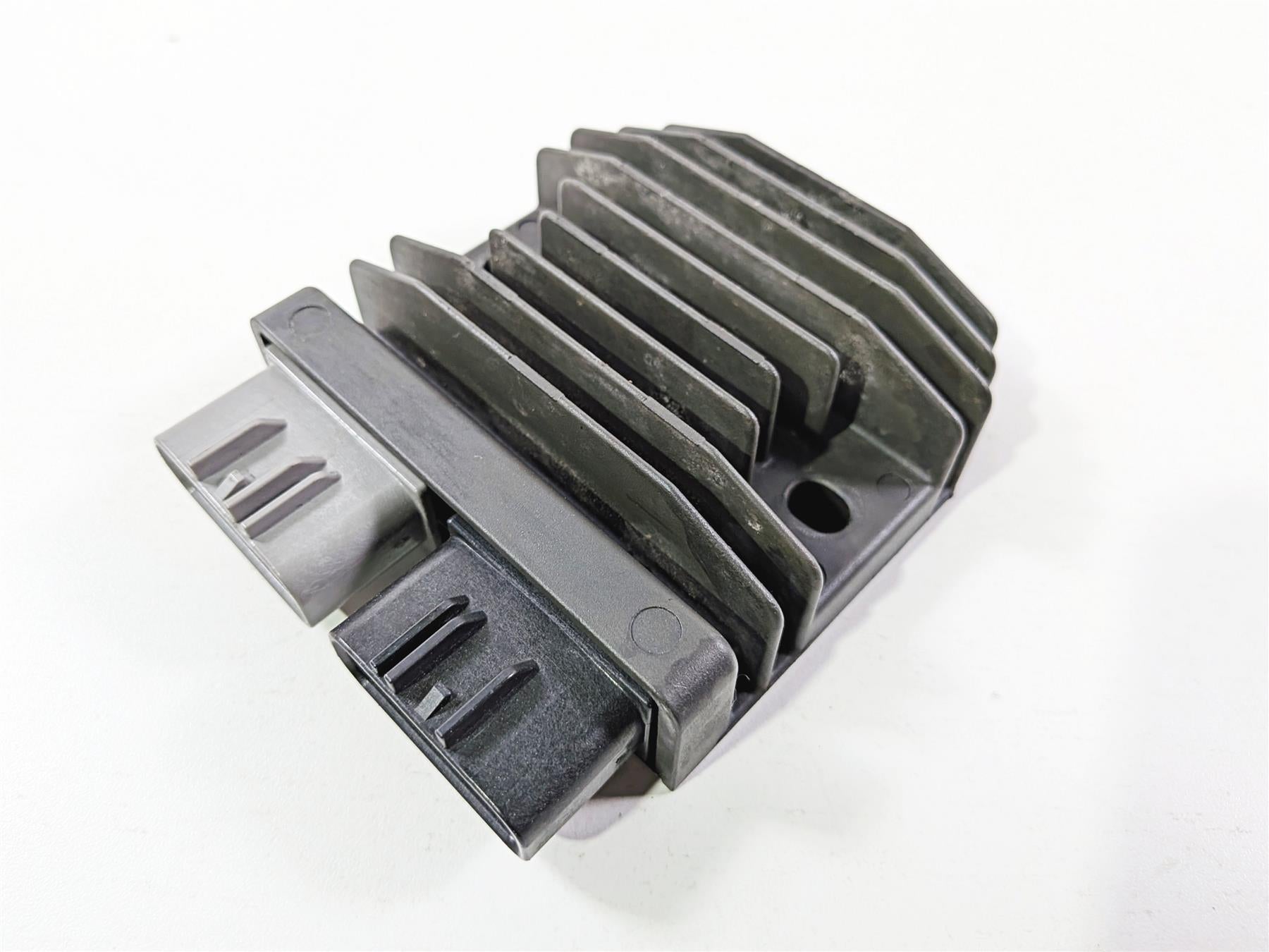2022 Triumph Tiger 900 GT Pro Rectifier Voltage Regulator T1300675 FH027AA {{ shop.shopifyCountryName }} - Mototech271